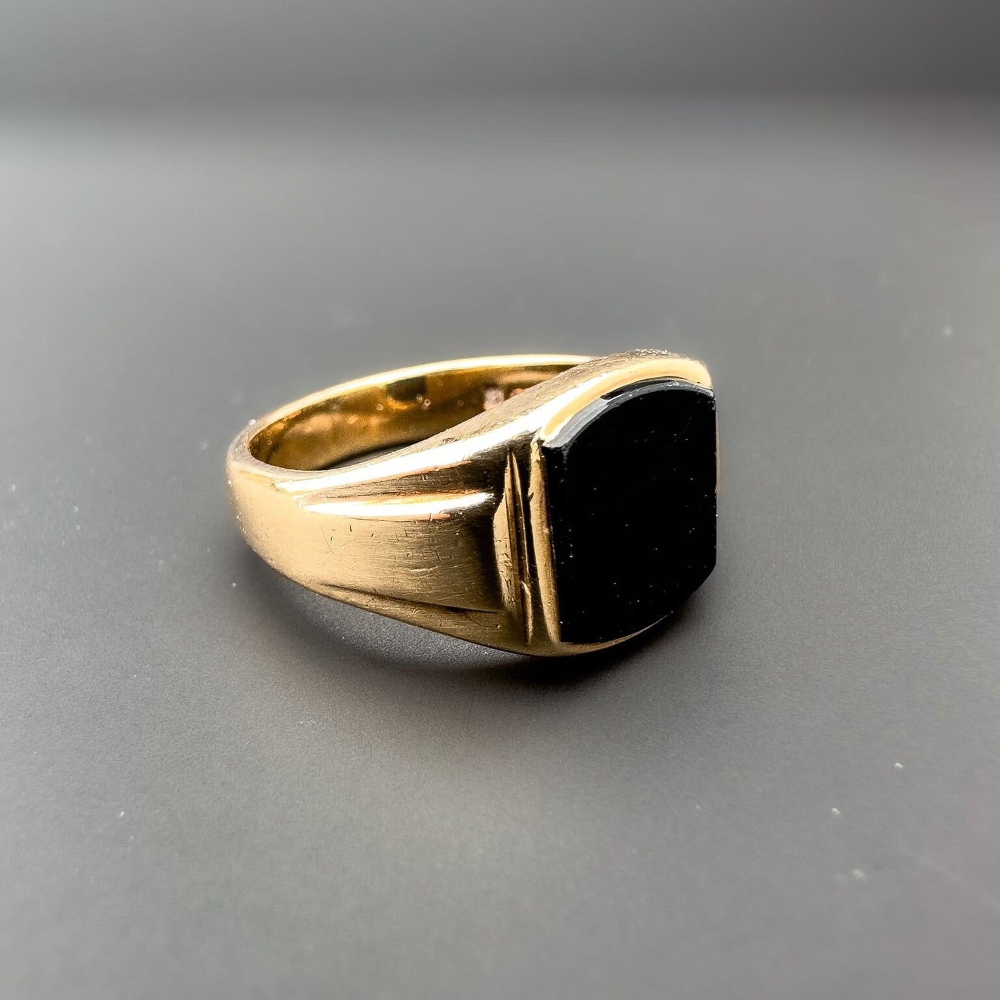 9ct | 9k Gold | Vintage | Heavy Gents | Black Onyx Ring | Signet Ring | London Hallmarks 1960s | UK Size T 1/2