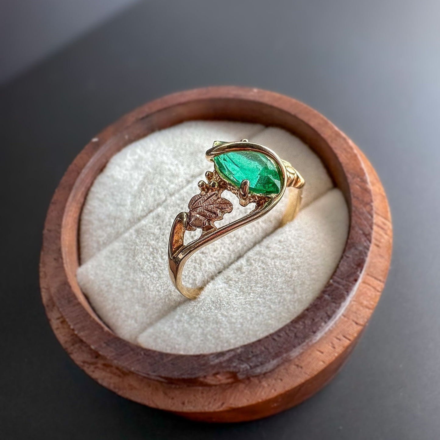 9ct |9K Gold | Vintage | Marquise Emerald Fancy Ivy Foliate Ring | Statement Ring | English Hallmarks |