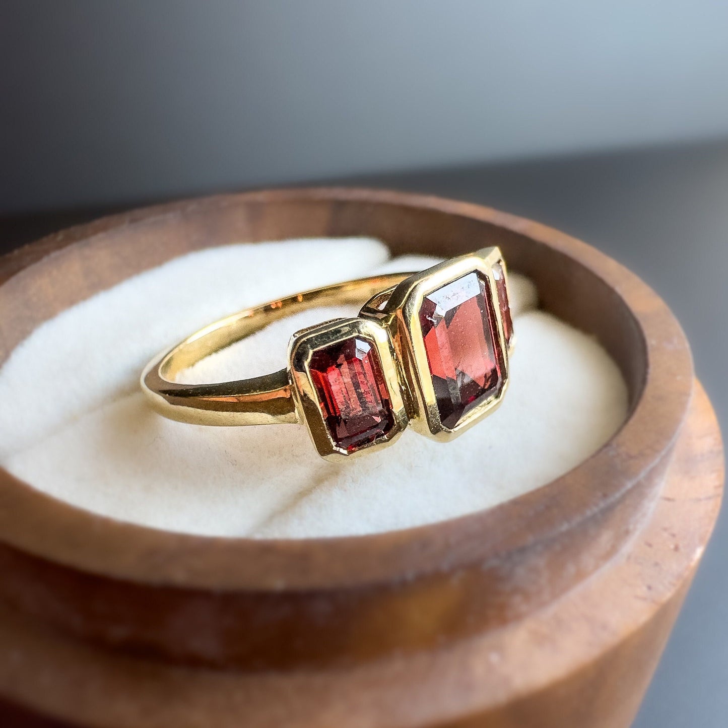 9ct | 9k Gold | Vintage | Art Deco Style | Red Garnet Trilogy Ring | Multi Stone Ring | Statement Ring | Hallmarked |