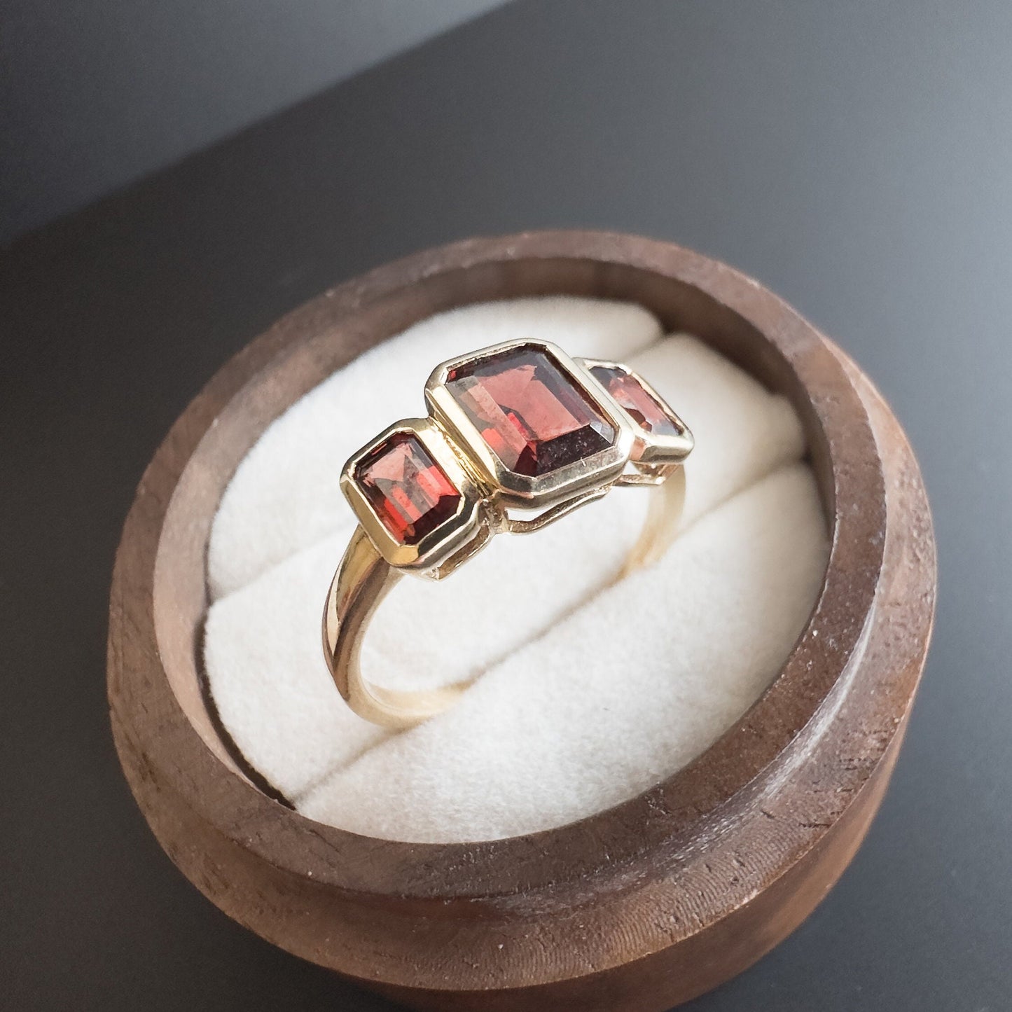 9ct | 9k Gold | Vintage | Art Deco Style | Red Garnet Trilogy Ring | Multi Stone Ring | Statement Ring | Hallmarked |