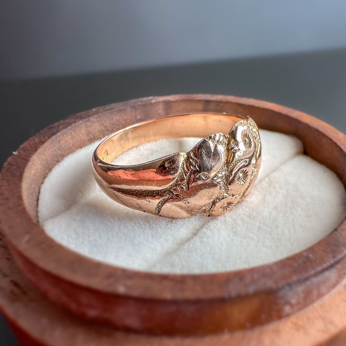Antique | Beuatiful Victorian | 9ct | 9k Rose Gold | Fancy Floral & Heart Foliate Band Ring | Solid Gold | SIgnet Ring | Hallmarked 1909 |