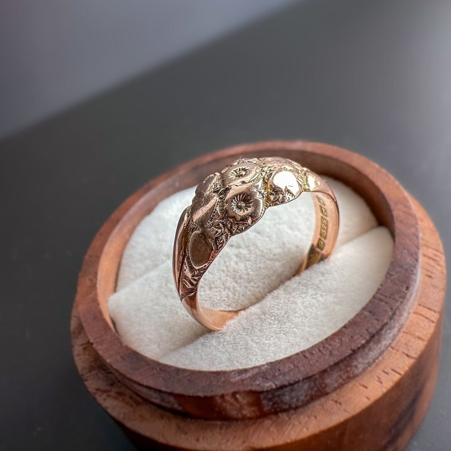 Antique | Beuatiful Victorian | 9ct | 9k Rose Gold | Fancy Floral & Heart Foliate Band Ring | Solid Gold | SIgnet Ring | Hallmarked 1909 |