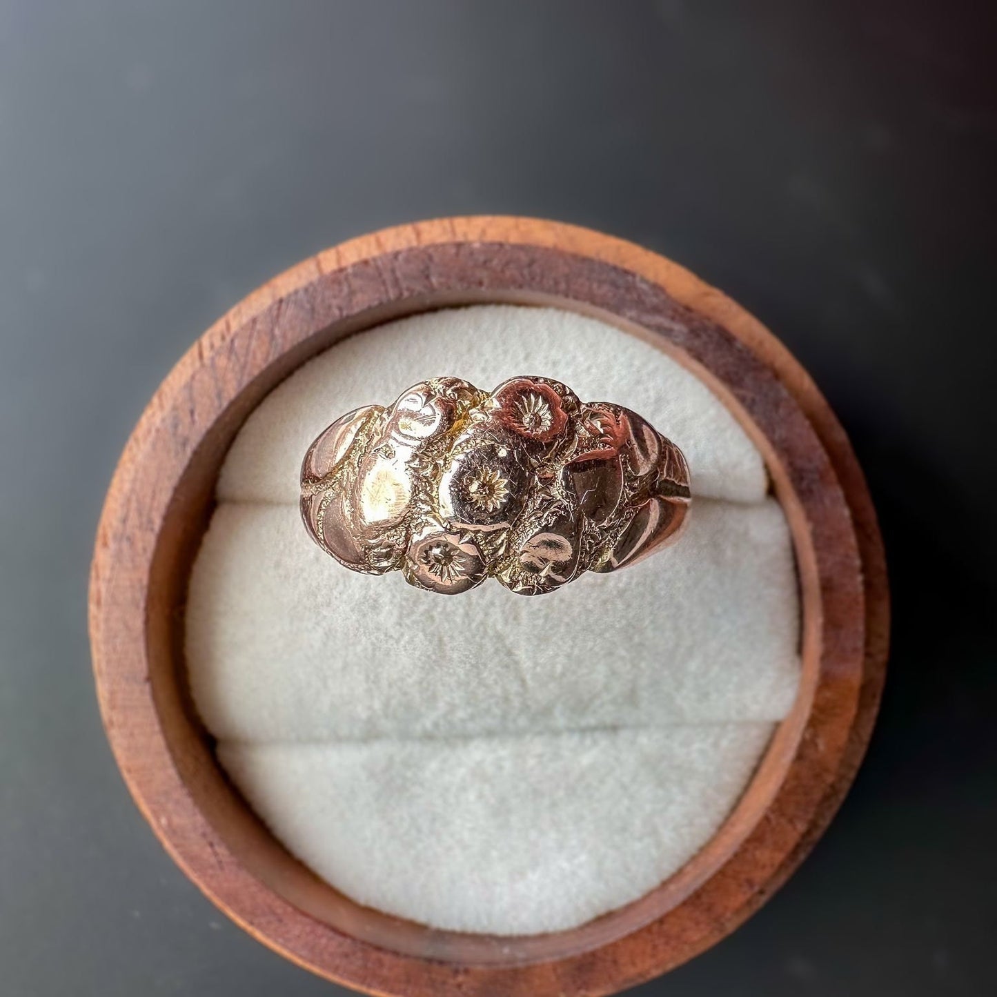 Antique | Beuatiful Victorian | 9ct | 9k Rose Gold | Fancy Floral & Heart Foliate Band Ring | Solid Gold | SIgnet Ring | Hallmarked 1909 |