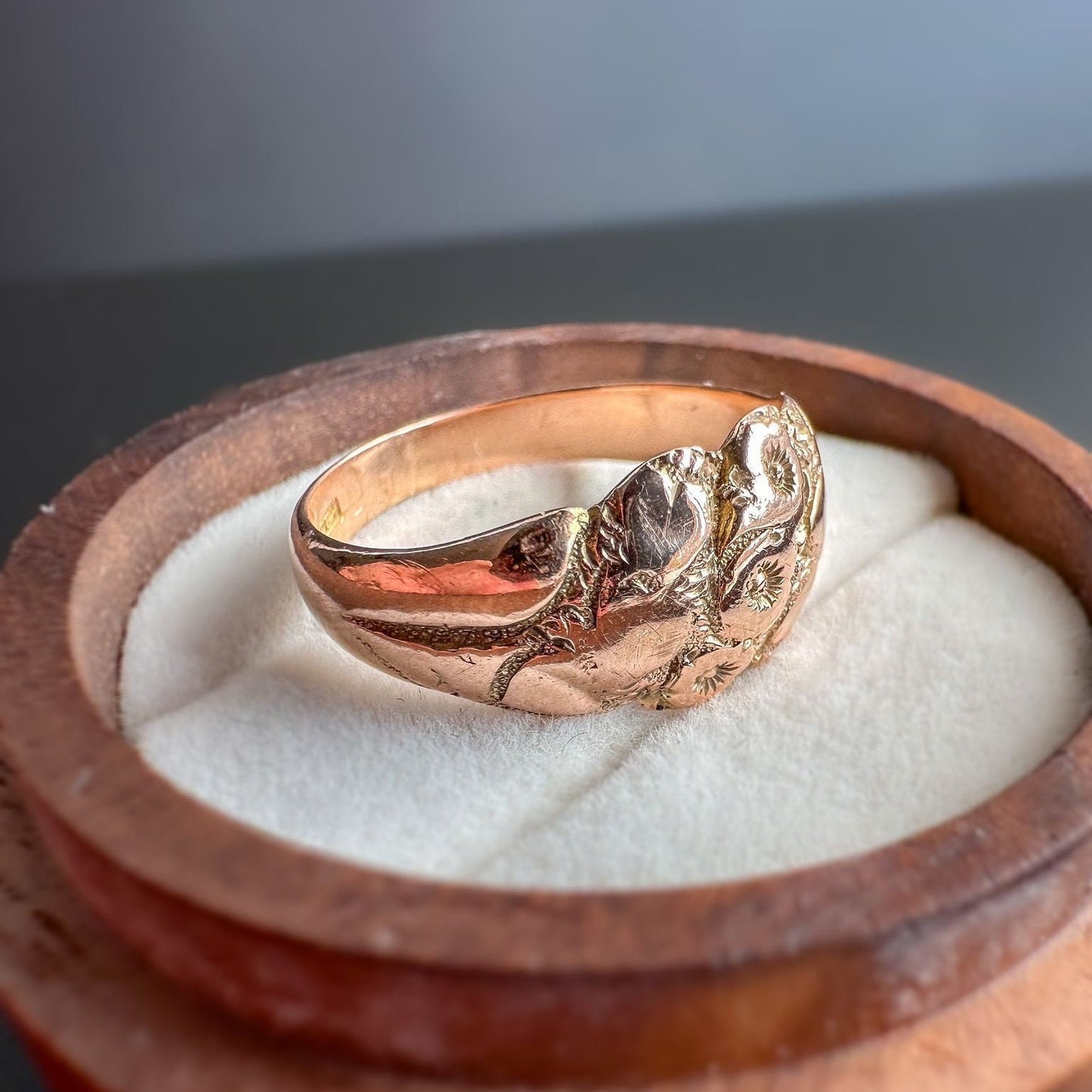 Antique | Beuatiful Victorian | 9ct | 9k Rose Gold | Fancy Floral & Heart Foliate Band Ring | Solid Gold | SIgnet Ring | Hallmarked 1909 |