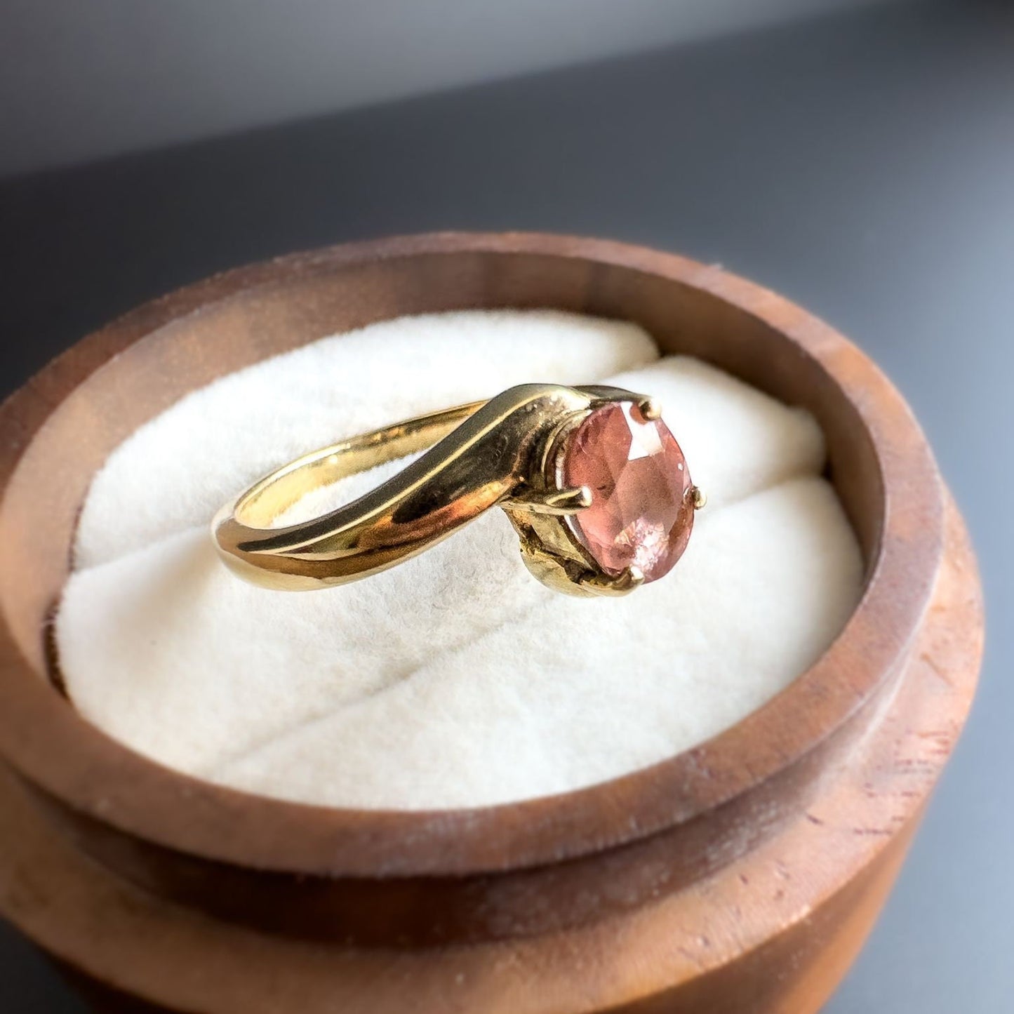 9ct | 9k Gold | Vintage | Pink Oval Tourmaline Crossover Twist Ring | Statement Ring | English Hallmarks |