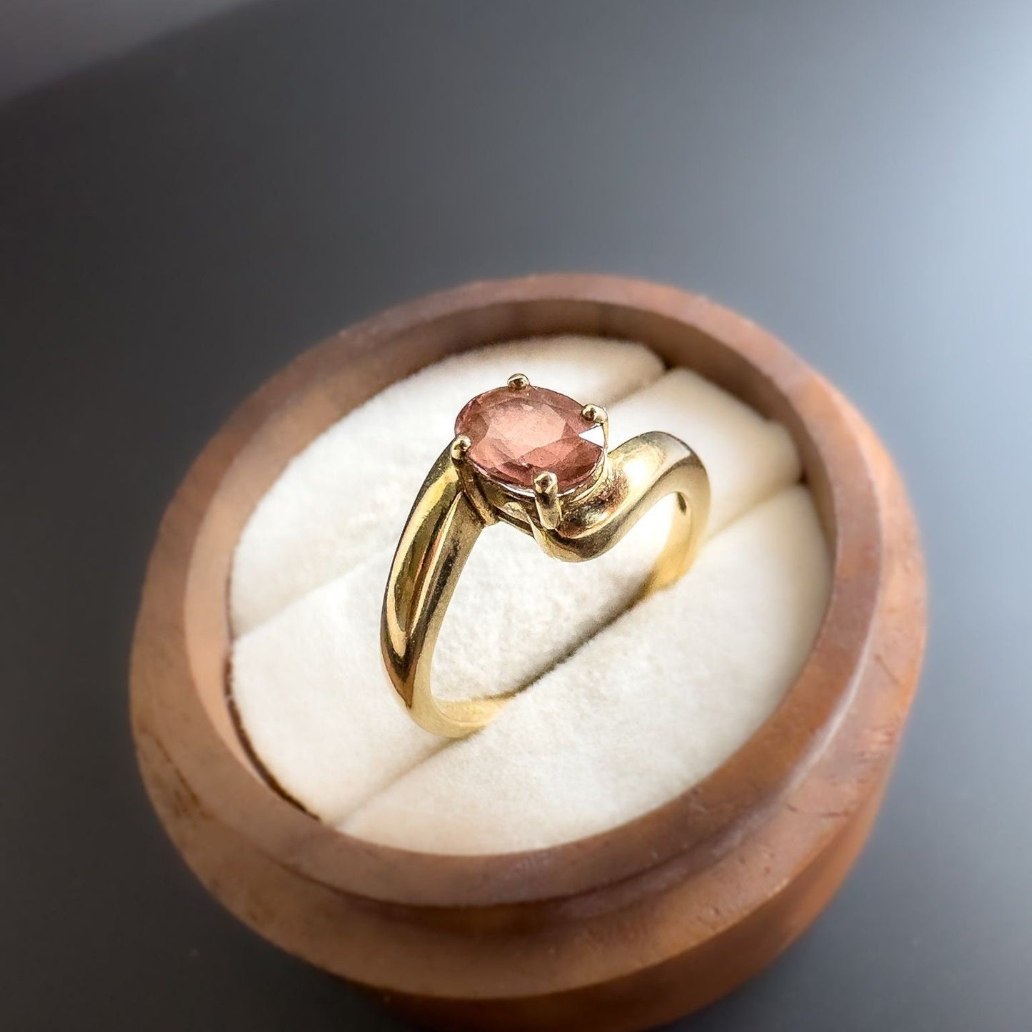 9ct | 9k Gold | Vintage | Pink Oval Tourmaline Crossover Twist Ring | Statement Ring | English Hallmarks |