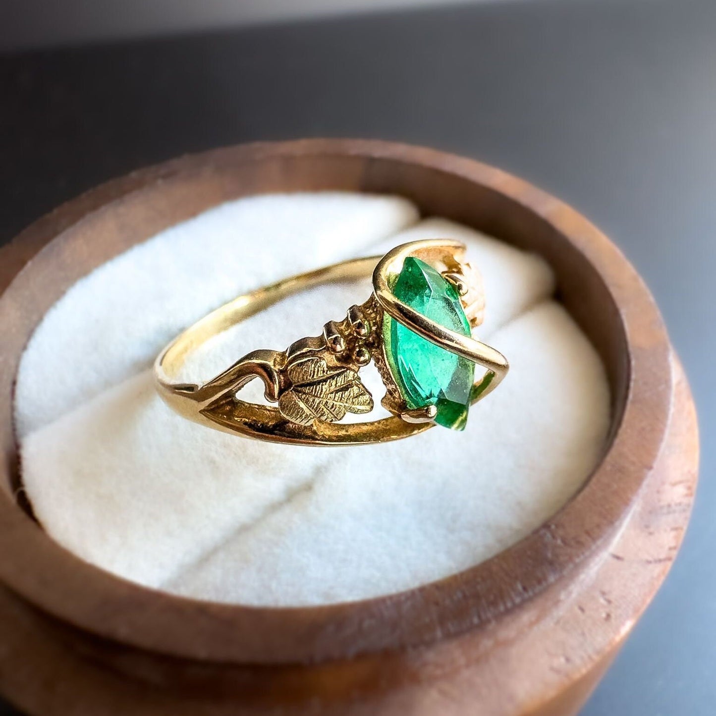 9ct |9K Gold | Vintage | Marquise Emerald Fancy Ivy Foliate Ring | Statement Ring | English Hallmarks |