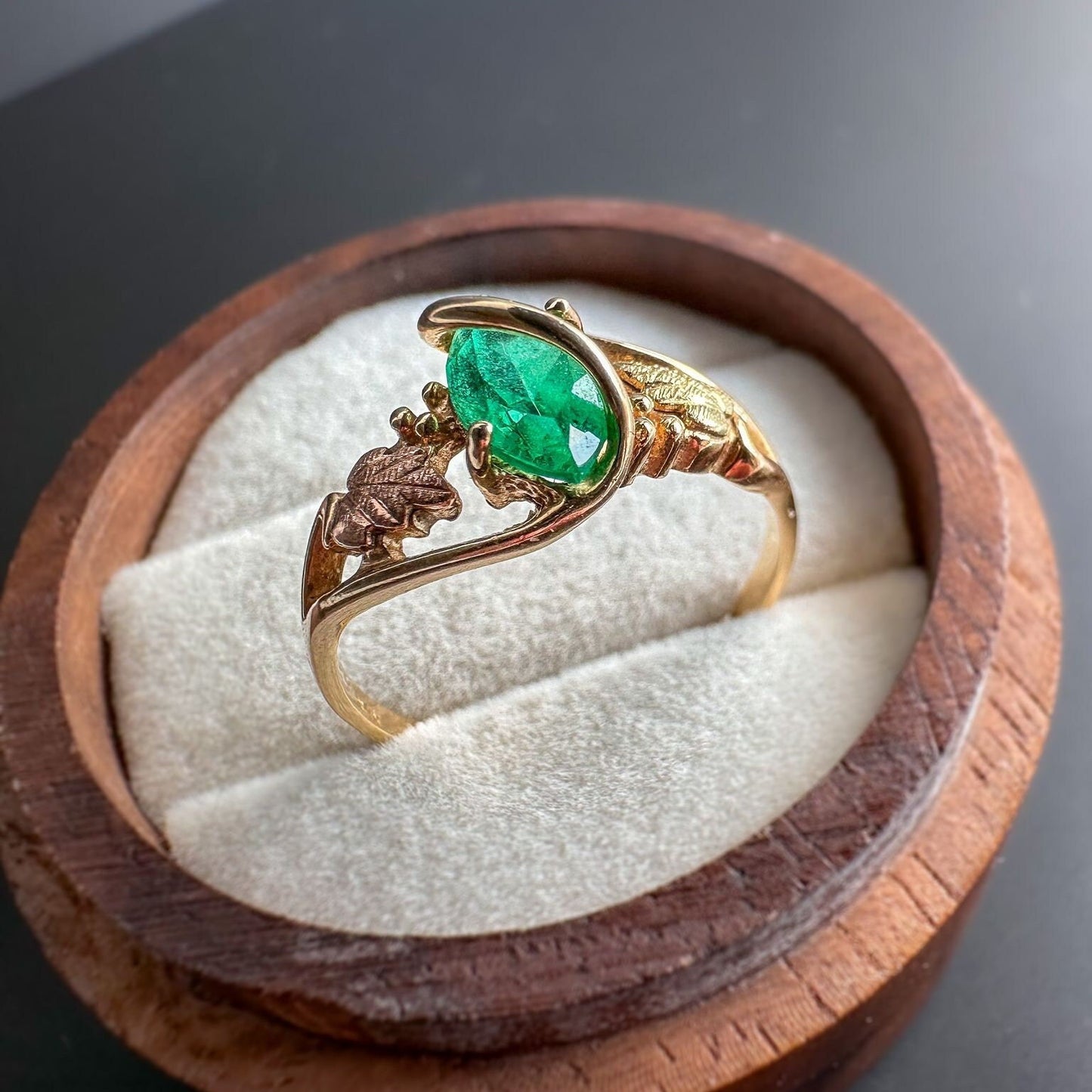 9ct |9K Gold | Vintage | Marquise Emerald Fancy Ivy Foliate Ring | Statement Ring | English Hallmarks |