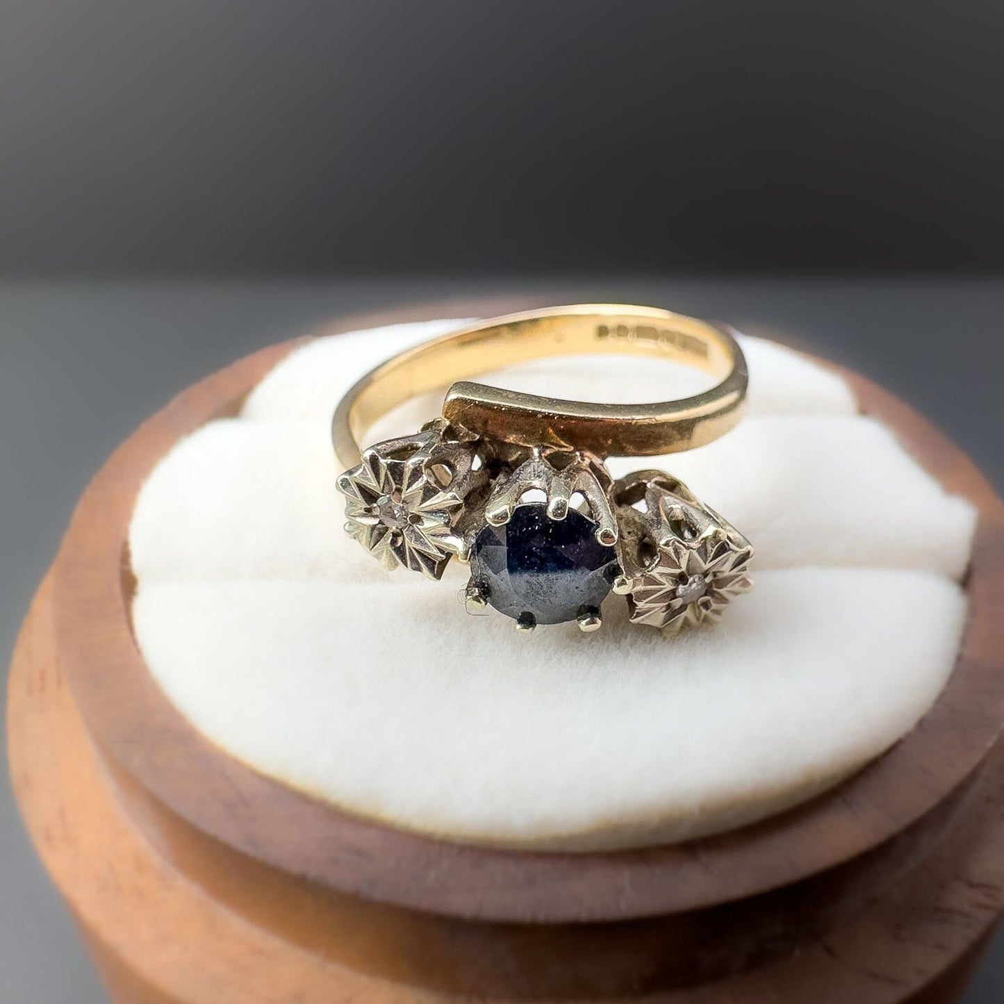 9ct | 9k Gold | Vintage 80s | Sapphire & Diamond Trilogy Twist Ring | Three Stone Ring | English Hallmarks |