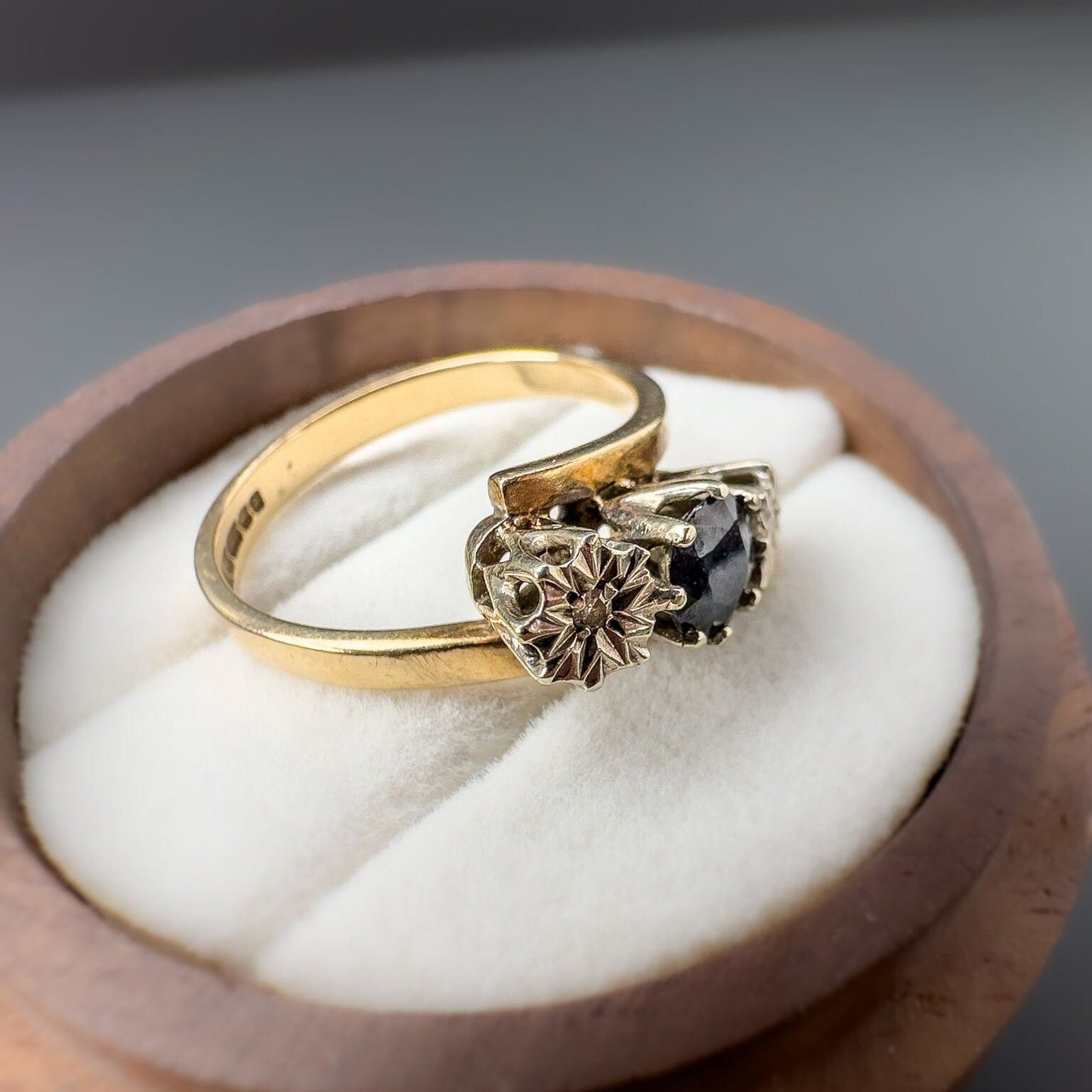 9ct | 9k Gold | Vintage 80s | Sapphire & Diamond Trilogy Twist Ring | Three Stone Ring | English Hallmarks |