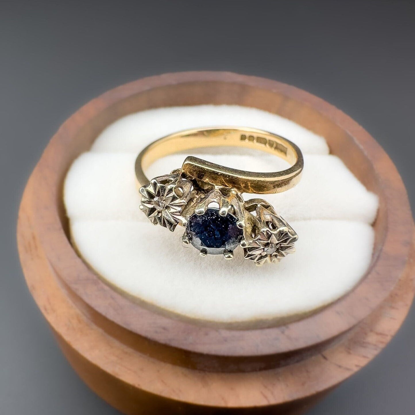 9ct | 9k Gold | Vintage 80s | Sapphire & Diamond Trilogy Twist Ring | Three Stone Ring | English Hallmarks |