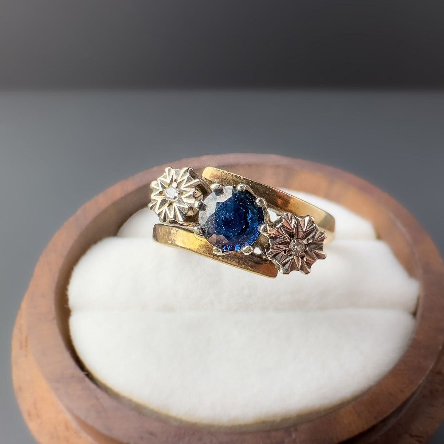 9ct | 9k Gold | Vintage 80s | Sapphire & Diamond Trilogy Twist Ring | Three Stone Ring | English Hallmarks |