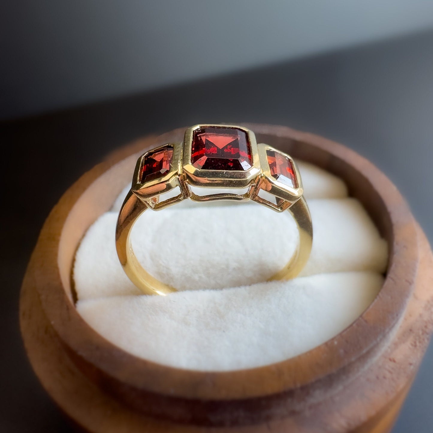 9ct | 9k Gold | Vintage | Art Deco Style | Red Garnet Trilogy Ring | Multi Stone Ring | Statement Ring | Hallmarked |