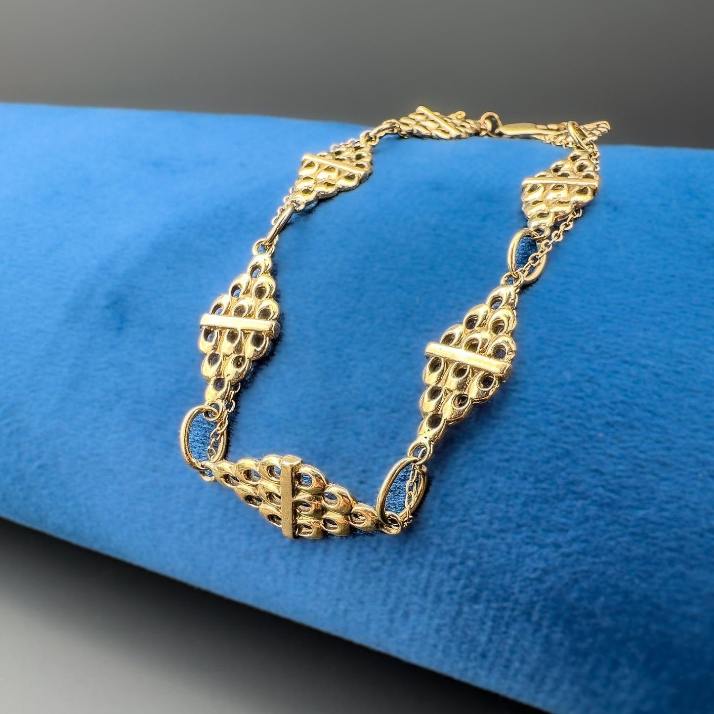 9ct | 9k Solid Gold | Vintage | Diamond Shaped Link Bracelet With Weaving Fine Link Chain | English Hallmarks |