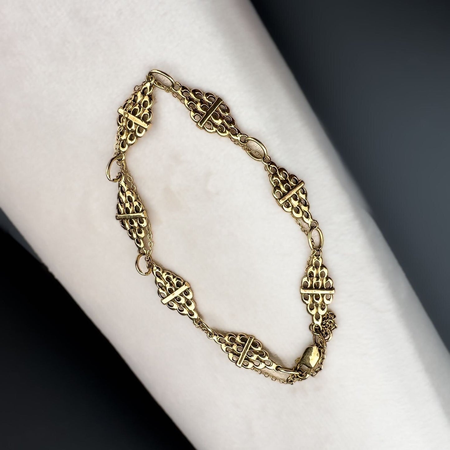 9ct | 9k Solid Gold | Vintage | Diamond Shaped Link Bracelet With Weaving Fine Link Chain | English Hallmarks |
