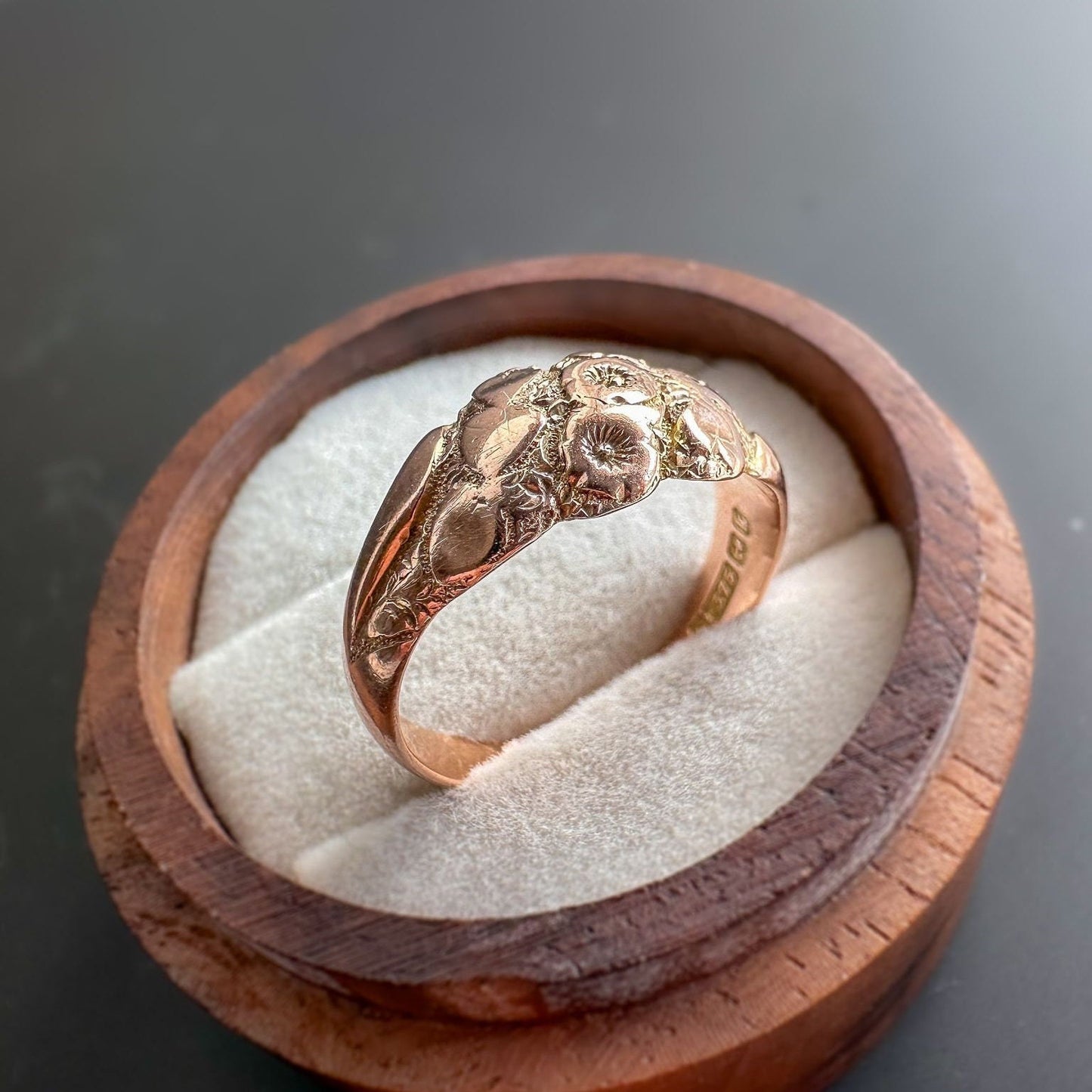 Antique | Beuatiful Victorian | 9ct | 9k Rose Gold | Fancy Floral & Heart Foliate Band Ring | Solid Gold | SIgnet Ring | Hallmarked 1909 |