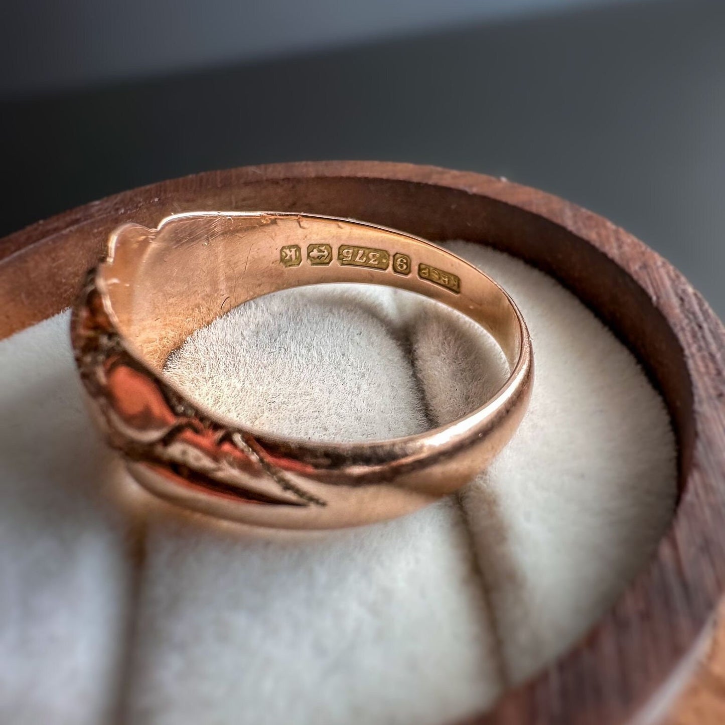 Antique | Beuatiful Victorian | 9ct | 9k Rose Gold | Fancy Floral & Heart Foliate Band Ring | Solid Gold | SIgnet Ring | Hallmarked 1909 |