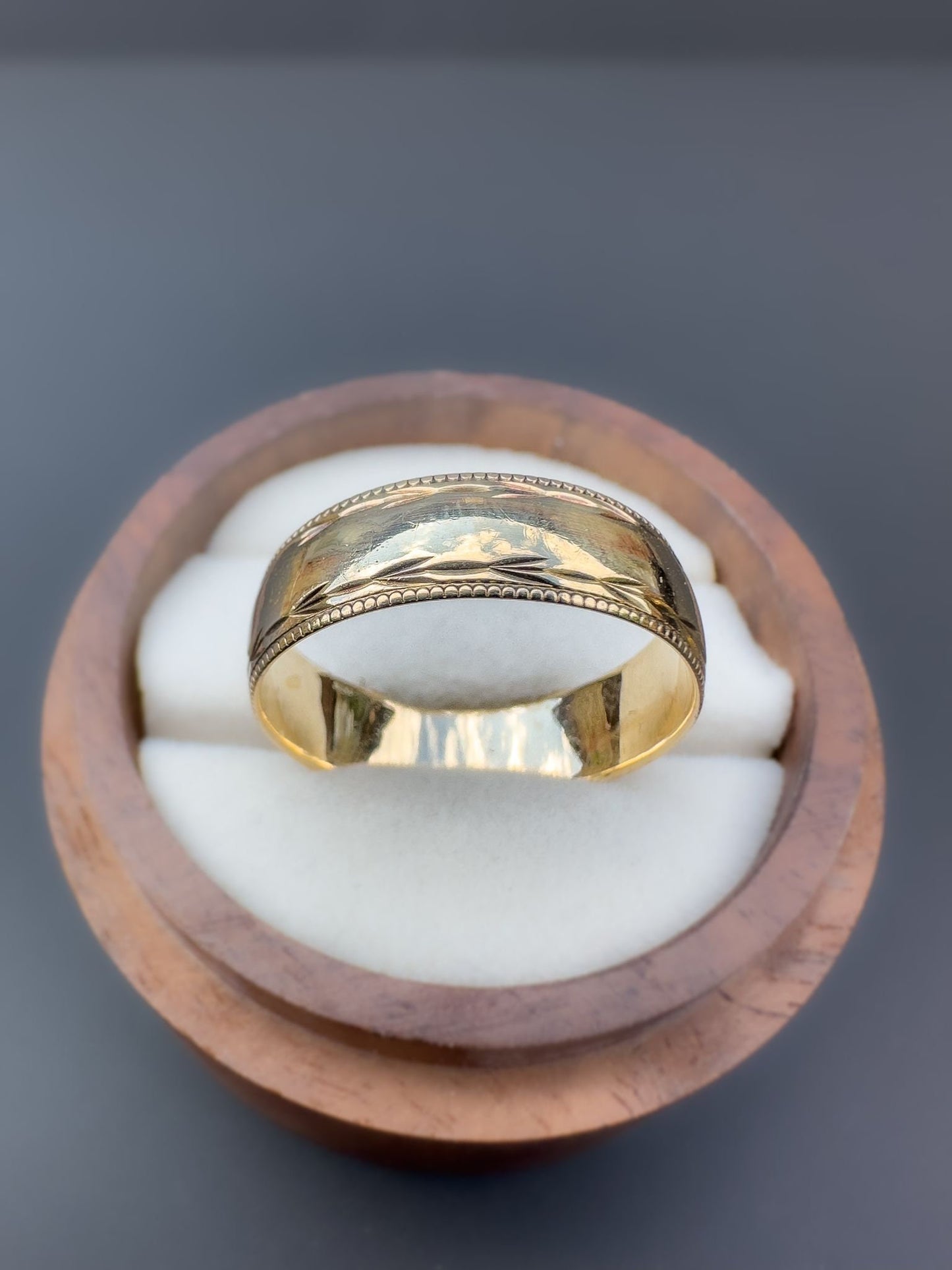 9ct | 9k Yellow Gold | Vintage 80s | Laurel Patterned Band Ring | Stacking Band | Wedding Band | English Hallmarks |