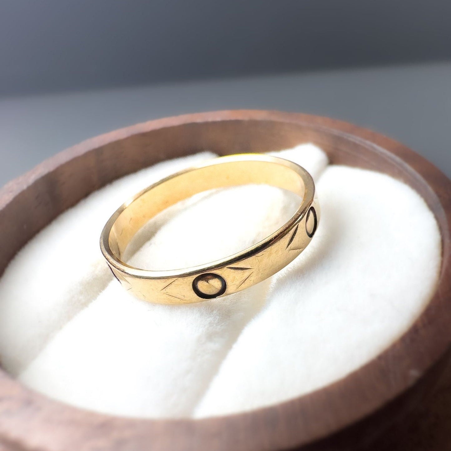 9ct | 9k Yellow Gold | 60s Vintage | Patterened Band Ring | Stacking Bands | Wedding Bands | English Hallmarks |