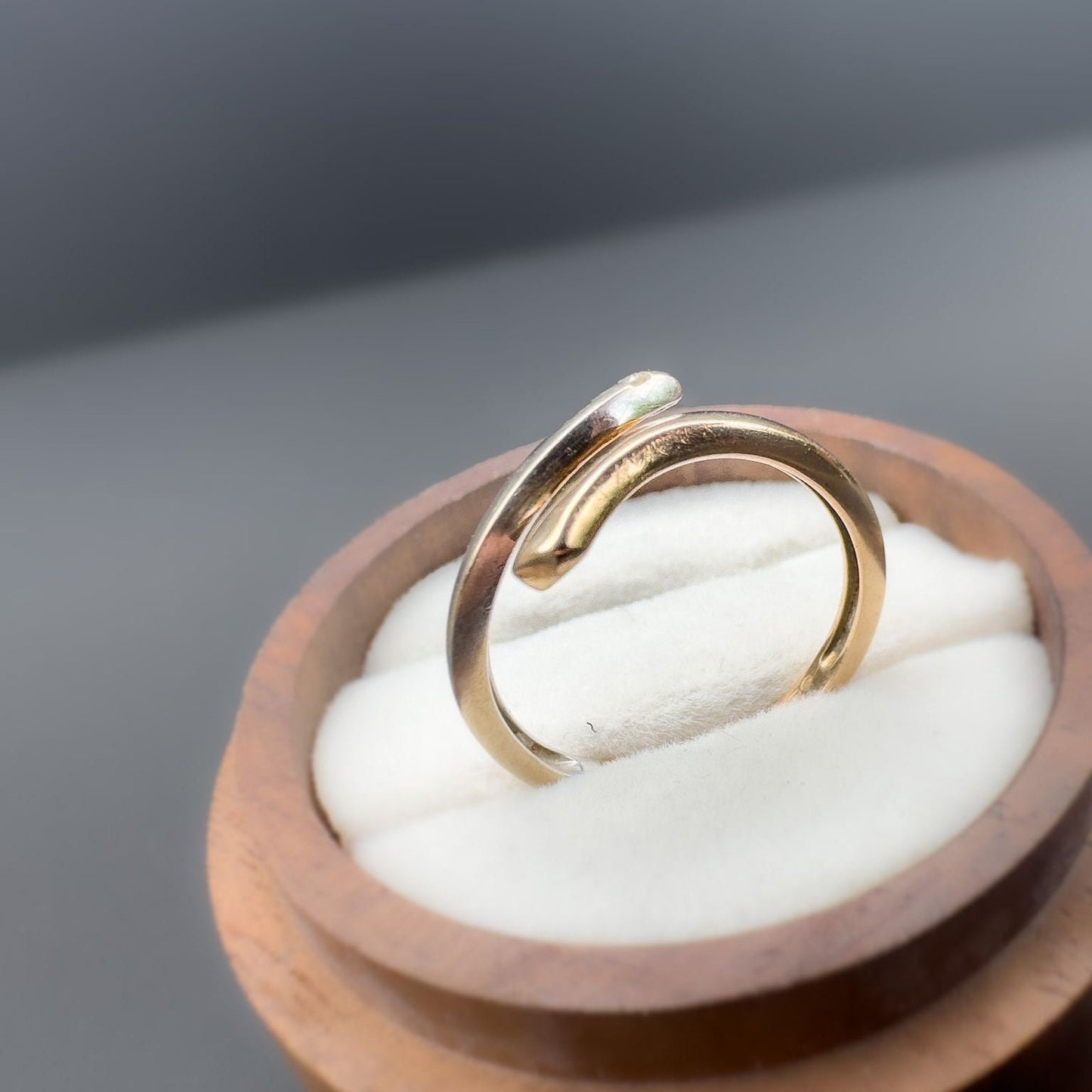 9ct | 9k Gold | Vintage Bi Coloured Gold Diamond Twist Crossover Band Ring | Stackable Rings | Hallmarked |