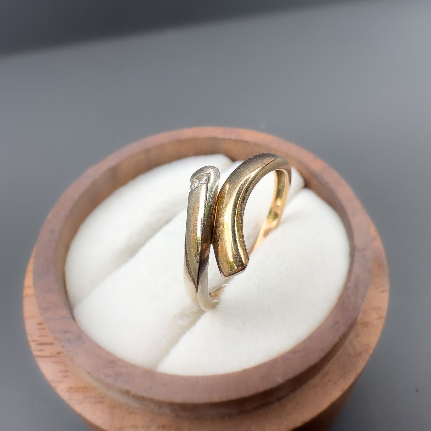 9ct | 9k Gold | Vintage Bi Coloured Gold Diamond Twist Crossover Band Ring | Stackable Rings | Hallmarked |