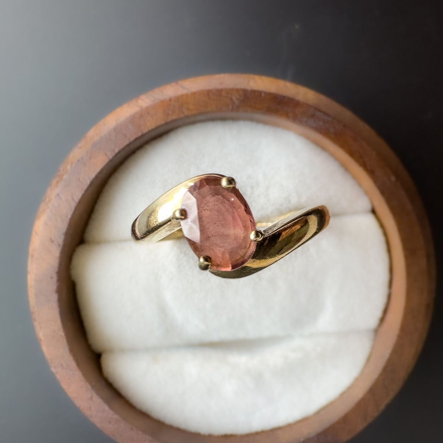 9ct | 9k Gold | Vintage | Pink Oval Tourmaline Crossover Twist Ring | Statement Ring | English Hallmarks |