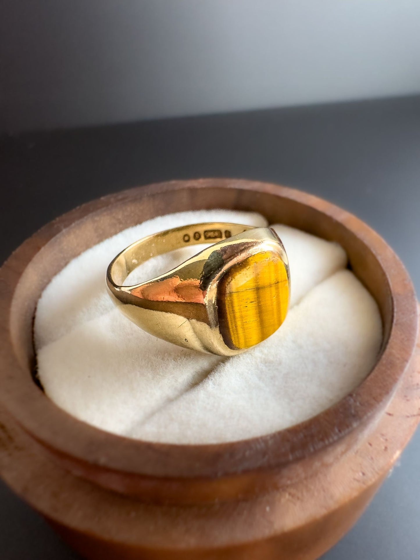 9ct | 9k Gold | Vintage | Tiger's eye Rectangular Panel Signet Ring | London Hallmarks | 90s |