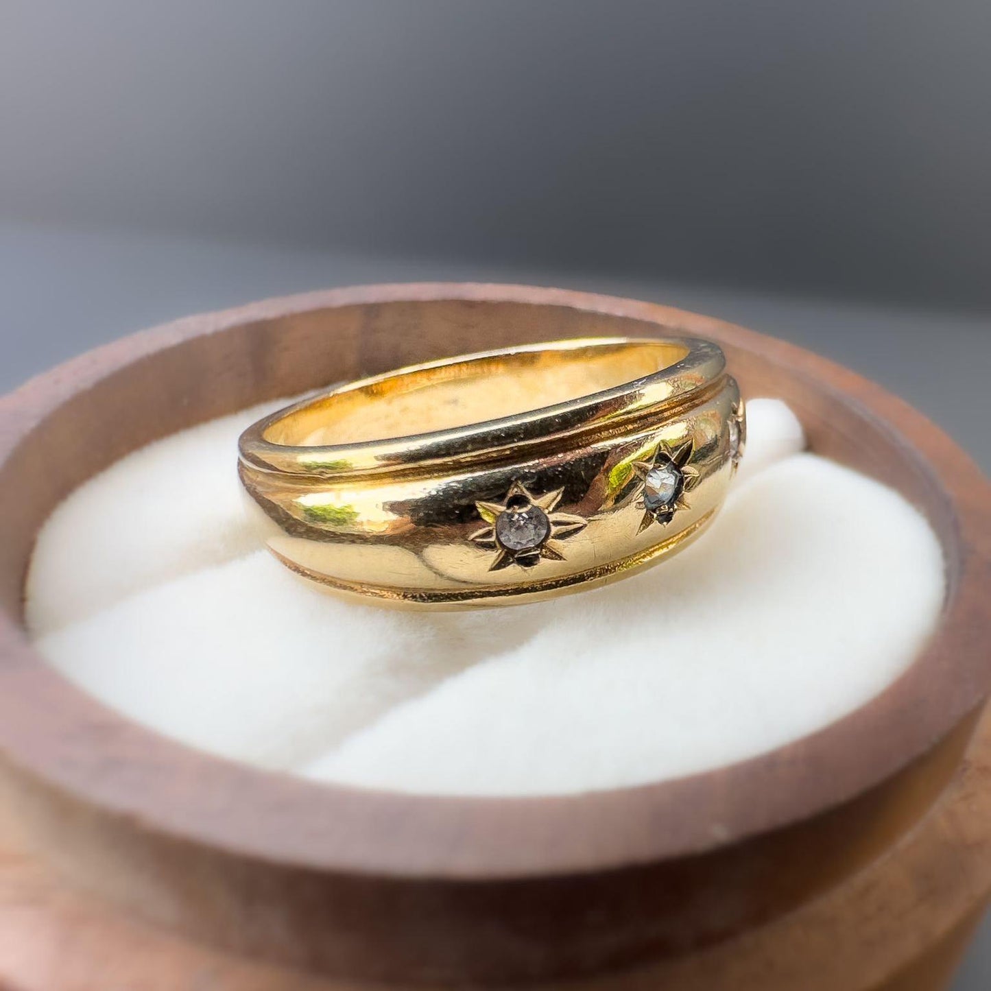9ct | 9k Gold | Vintage | Gypsy Ring Starburst Set Zircona | Band Ring | English Hallmarks | 4.2g | Size P |