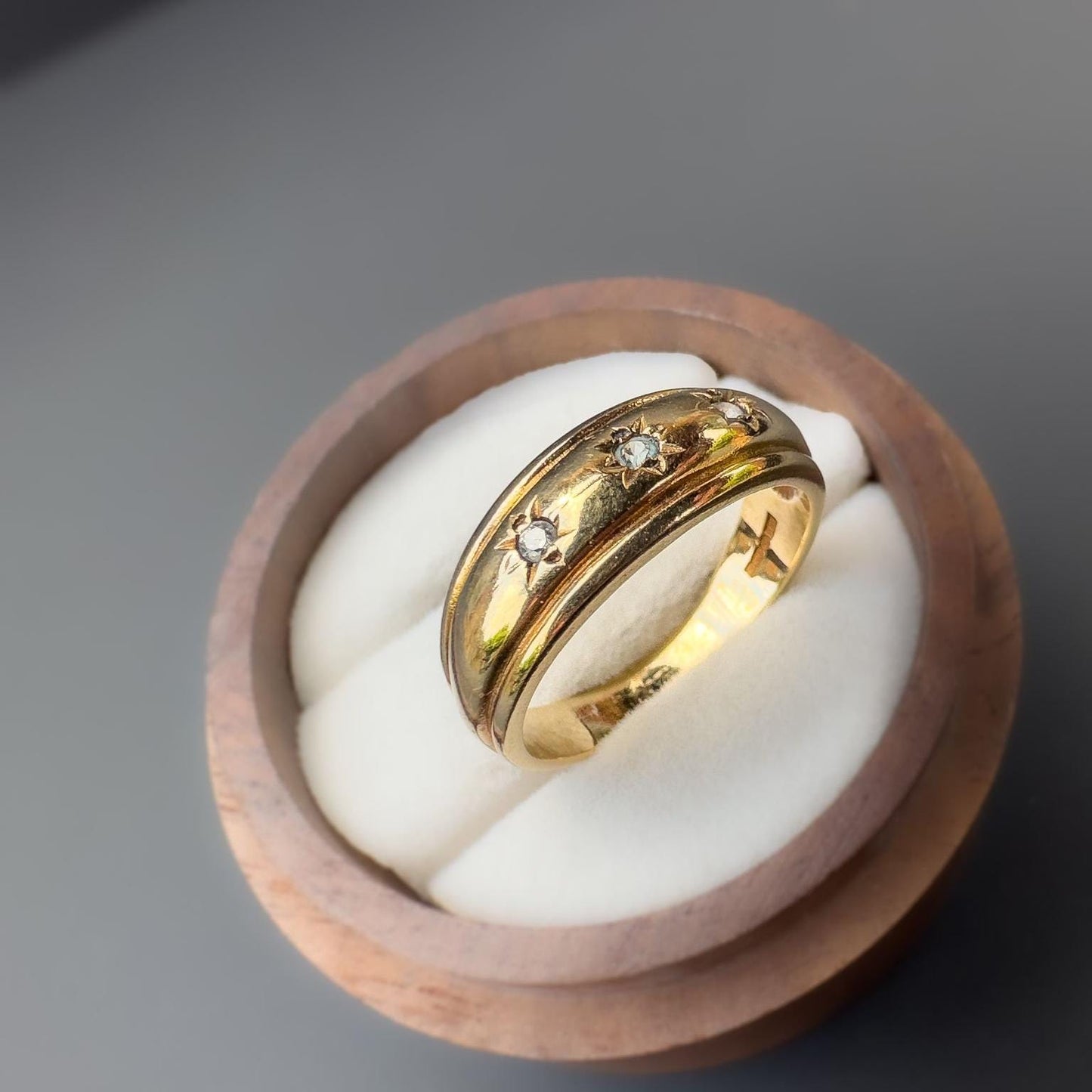 9ct | 9k Gold | Vintage | Gypsy Ring Starburst Set Zircona | Band Ring | English Hallmarks | 4.2g | Size P |