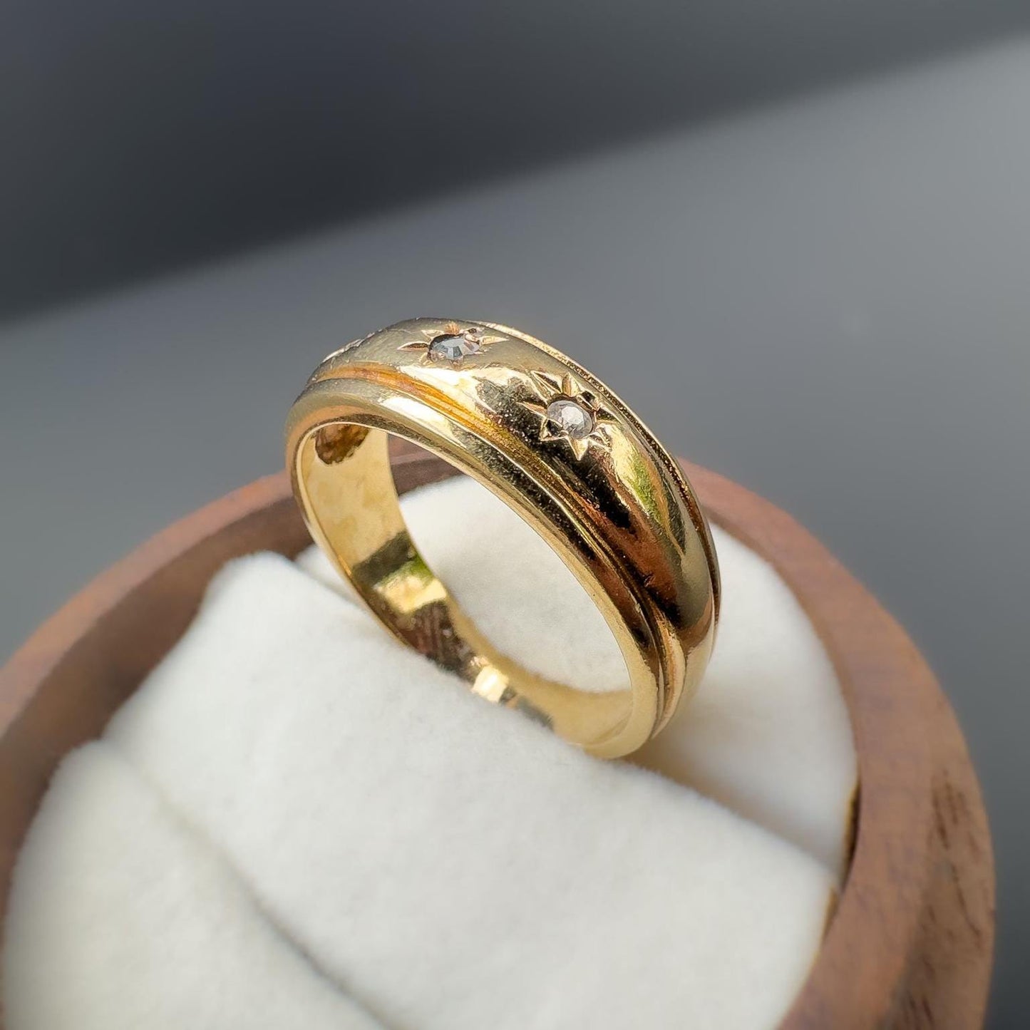 9ct | 9k Gold | Vintage | Gypsy Ring Starburst Set Zircona | Band Ring | English Hallmarks | 4.2g | Size P |