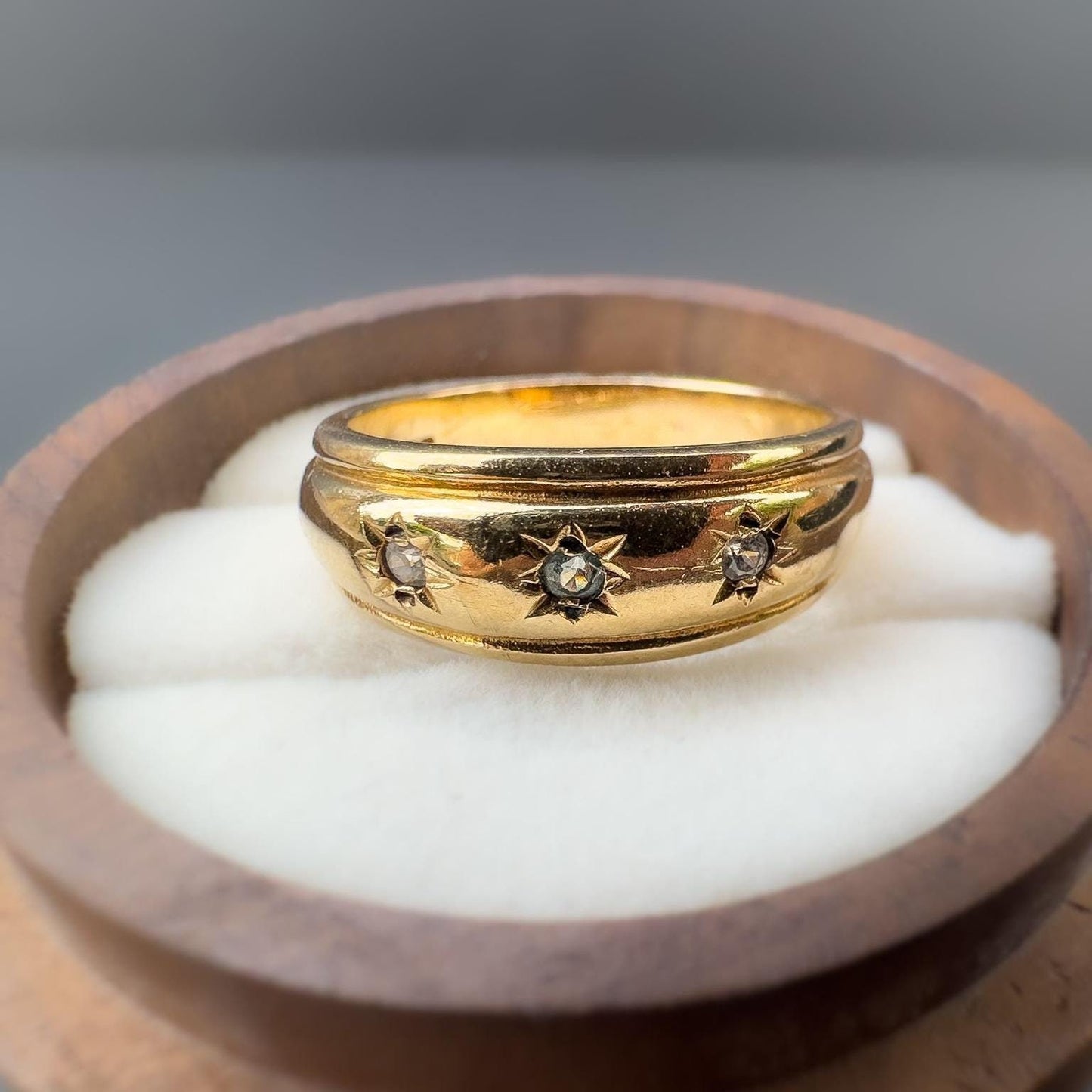 9ct | 9k Gold | Vintage | Gypsy Ring Starburst Set Zircona | Band Ring | English Hallmarks | 4.2g | Size P |