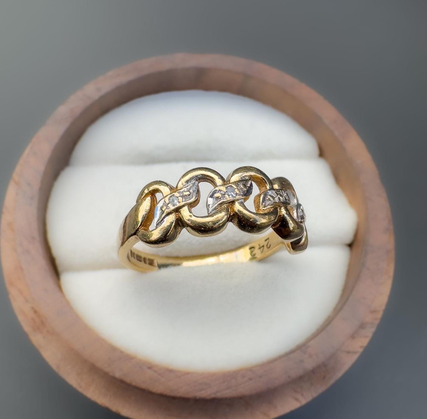 Vintage 9ct | 9k solid gold diamond knot ring | Band Ring | chain link ring | English Hallmarks | London 1993 |