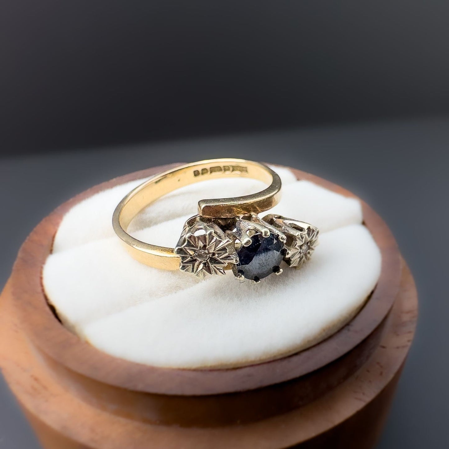 9ct | 9k Gold | Vintage 80s | Sapphire & Diamond Trilogy Twist Ring | Three Stone Ring | English Hallmarks |