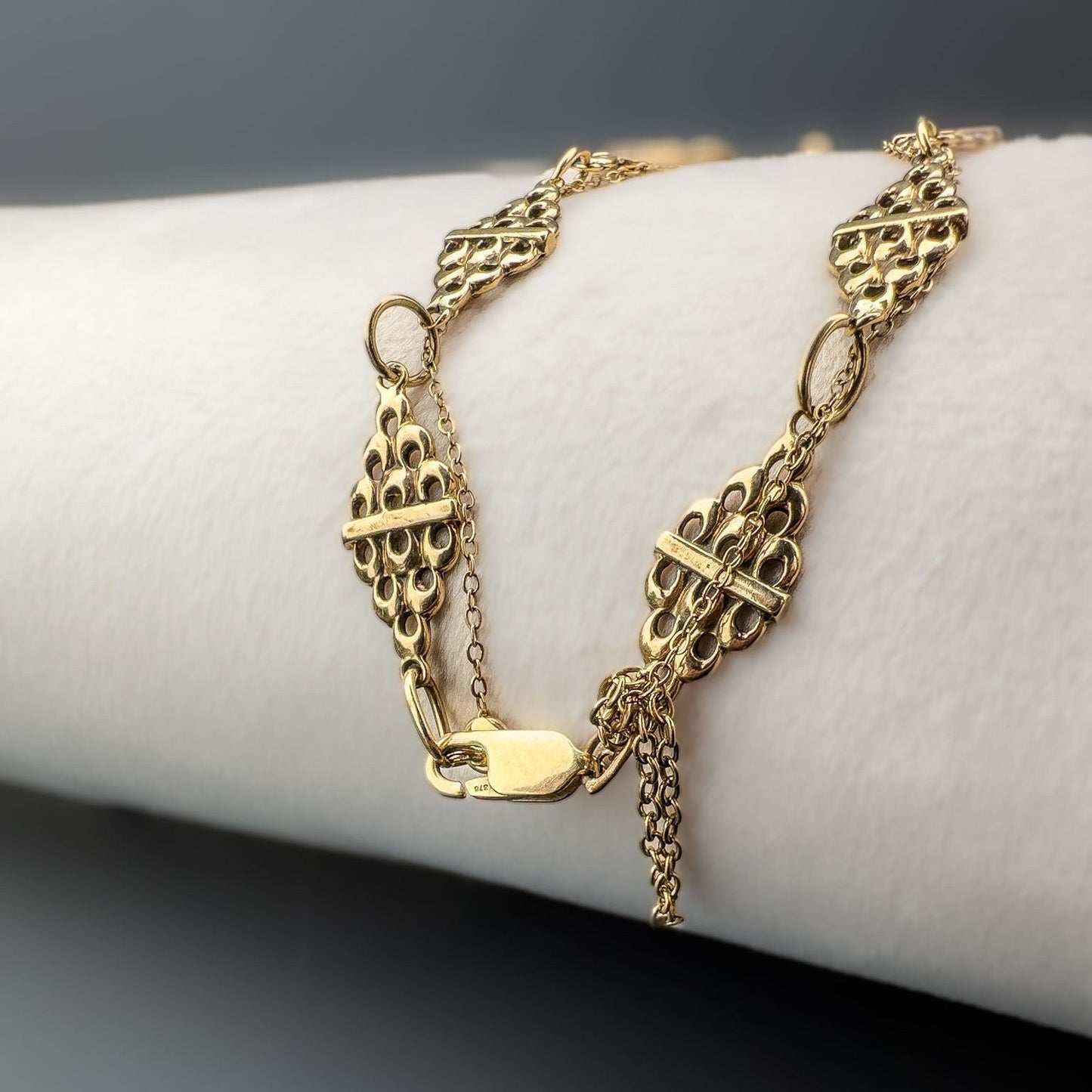 9ct | 9k Solid Gold | Vintage | Diamond Shaped Link Bracelet With Weaving Fine Link Chain | English Hallmarks |