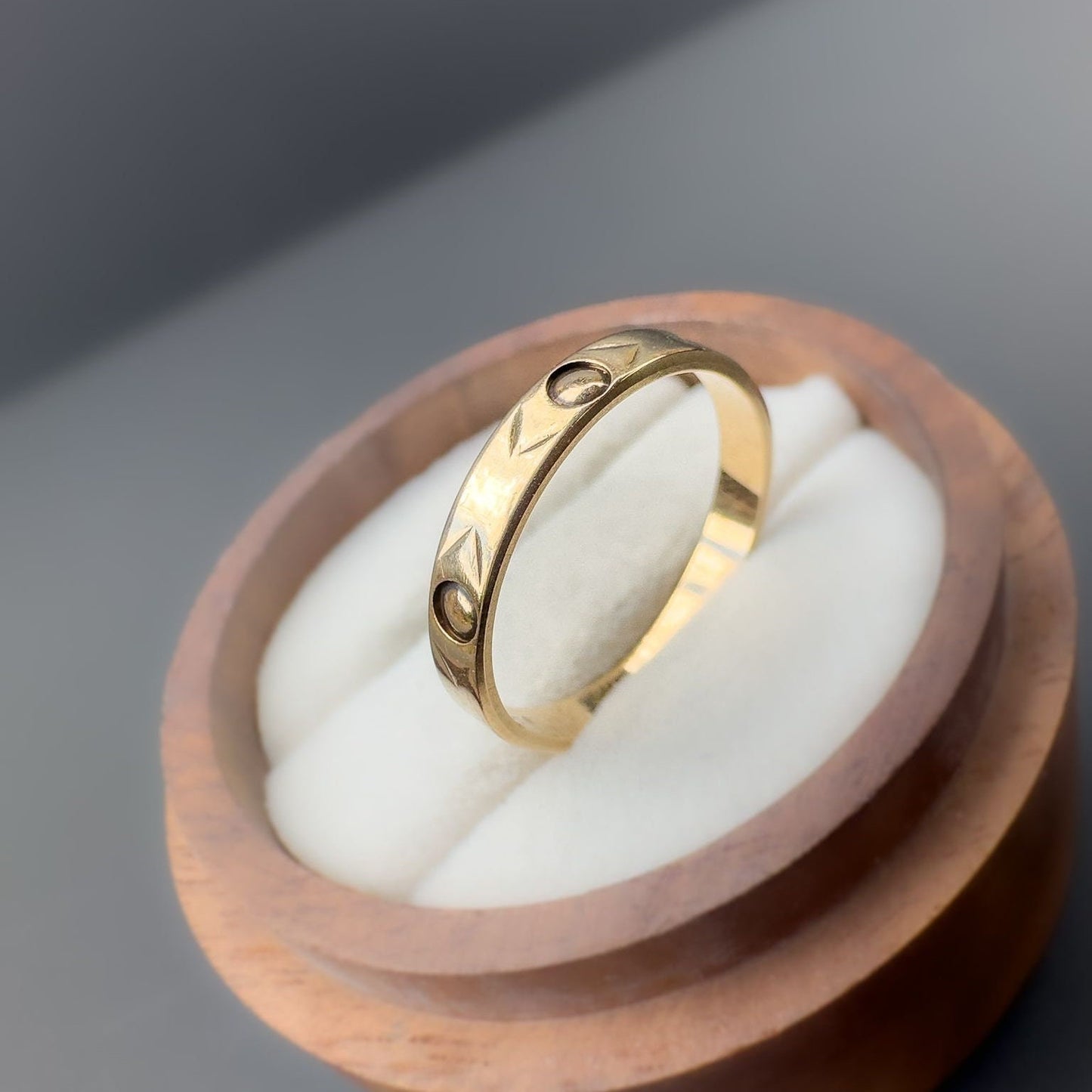 9ct | 9k Yellow Gold | 60s Vintage | Patterened Band Ring | Stacking Bands | Wedding Bands | English Hallmarks |