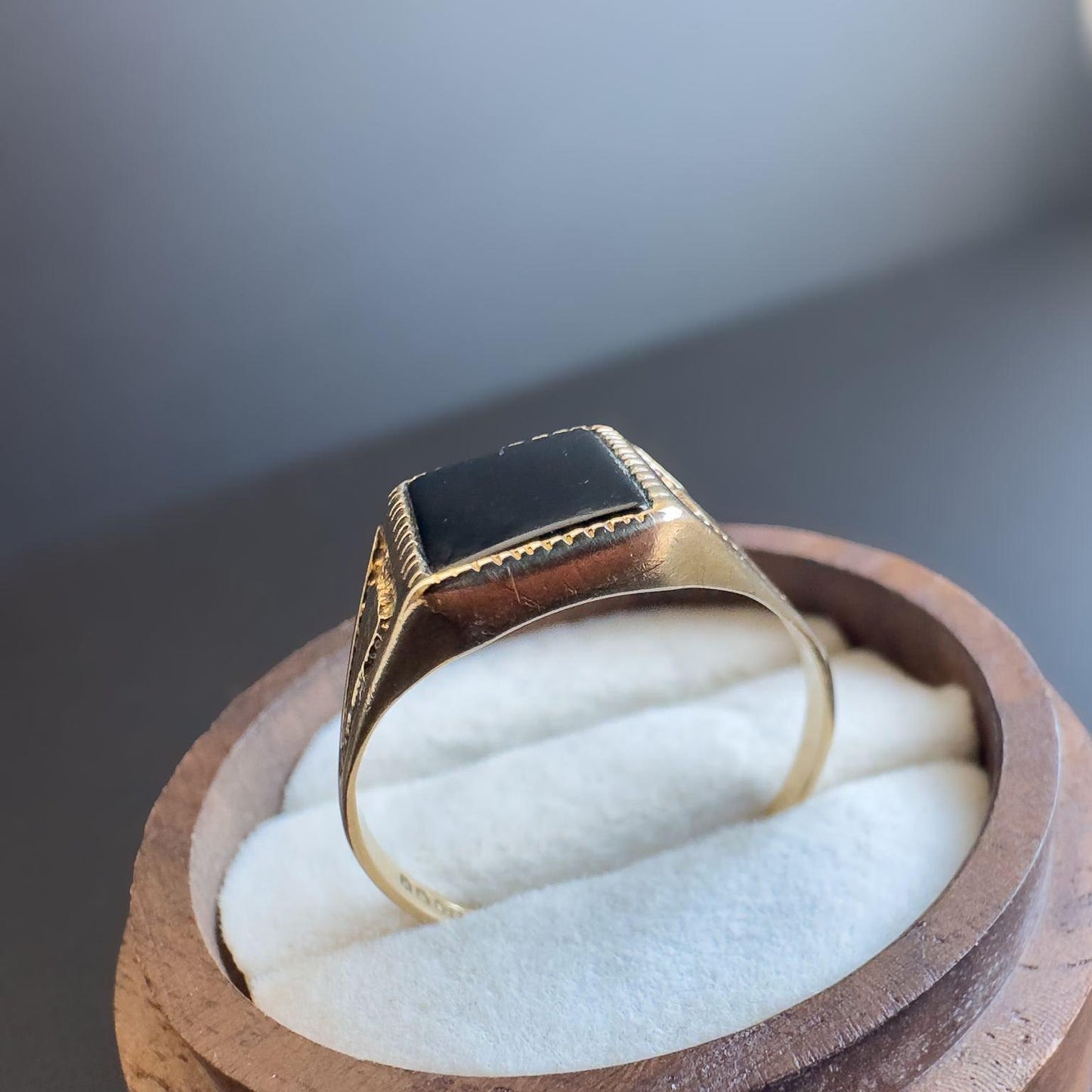 9ct Gold | Signet Ring | Onyx Gemstone | Vintage Signet Ring | English Hallmarks | 1970s | Black Onyx Signet | London Hallmarks |