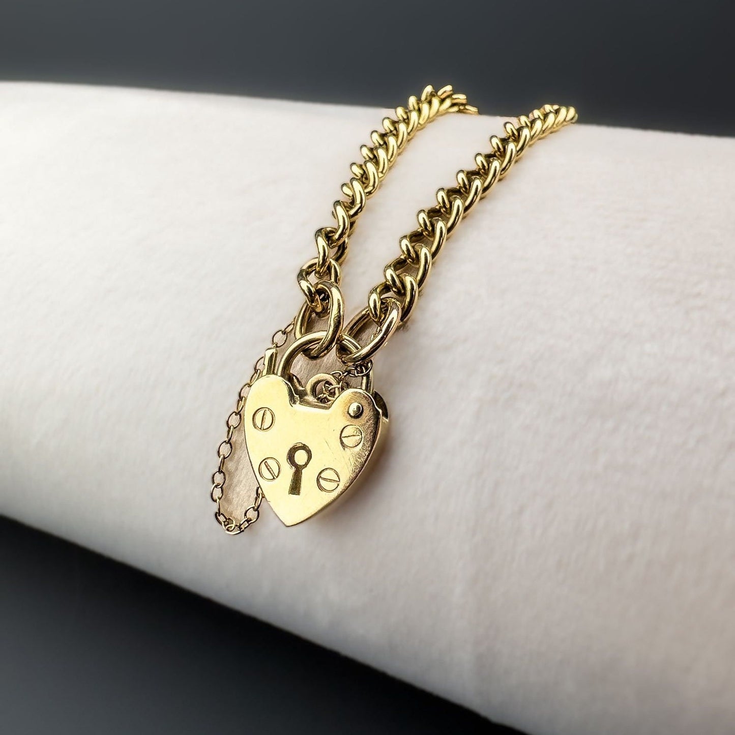 9ct | 9k Gold | Vintage | Solid Gold Curblink Bracelet with 9ct Heart Padlock | Charm Chain | Hallmarked | 11 grams | 18cm |