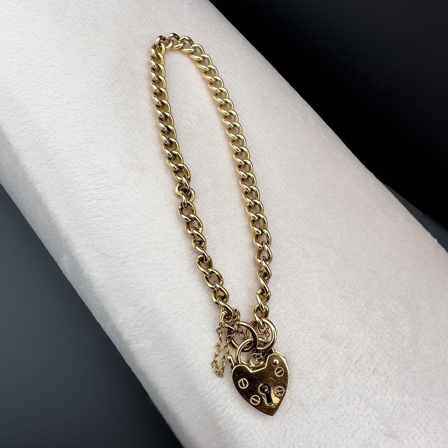 9ct | 9k Gold | Vintage | Solid Gold Curblink Bracelet with 9ct Heart Padlock | Charm Chain | Hallmarked | 11 grams | 18cm |