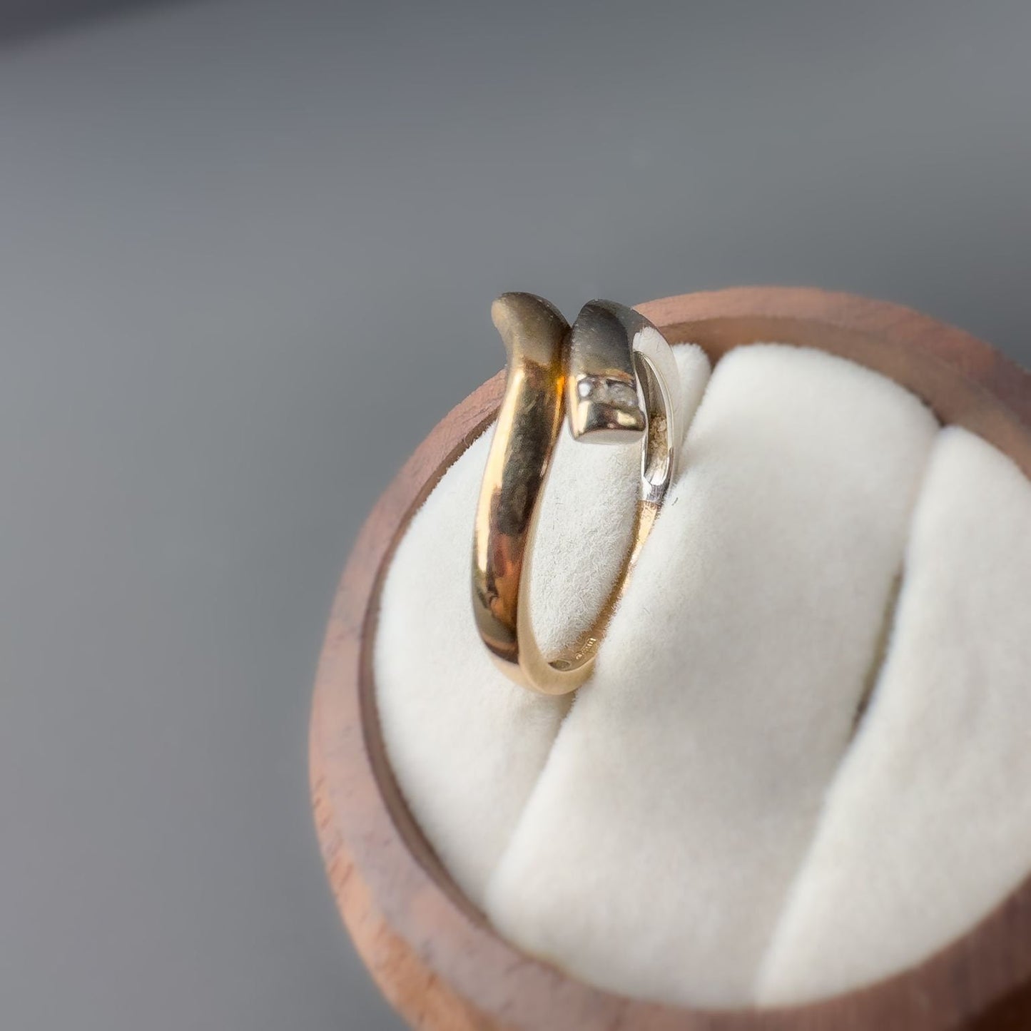 9ct | 9k Gold | Vintage Bi Coloured Gold Diamond Twist Crossover Band Ring | Stackable Rings | Hallmarked |