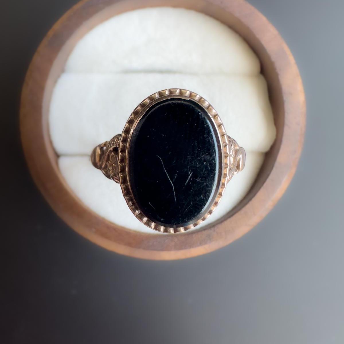 9ct Gold | vintage yellow gold | black onyx | oval panel signet ring | UK Size T |
