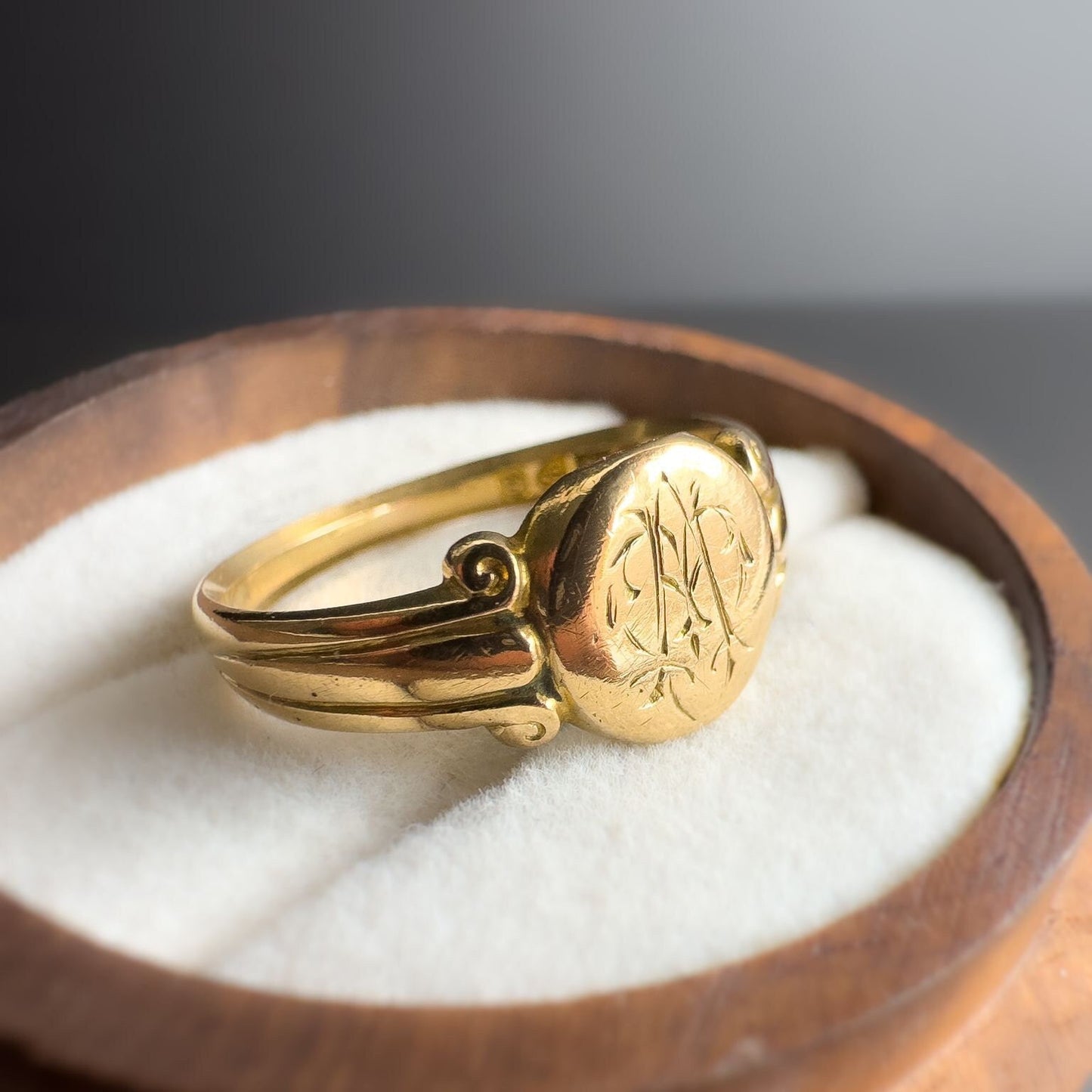 Faboulous 18k | 18ct Yellow Gold | Antique Victorian | Solid Gold Oval Signet Ring | Gypsy Ring | Band Ring | English Hallmarks