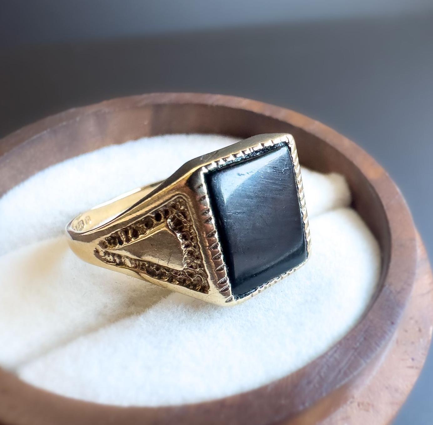 9ct Gold | Signet Ring | Onyx Gemstone | Vintage Signet Ring | English Hallmarks | 1970s | Black Onyx Signet | London Hallmarks |