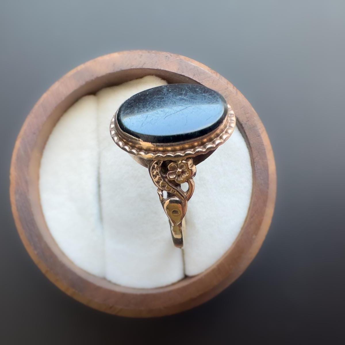 9ct Gold | vintage yellow gold | black onyx | oval panel signet ring | UK Size T |