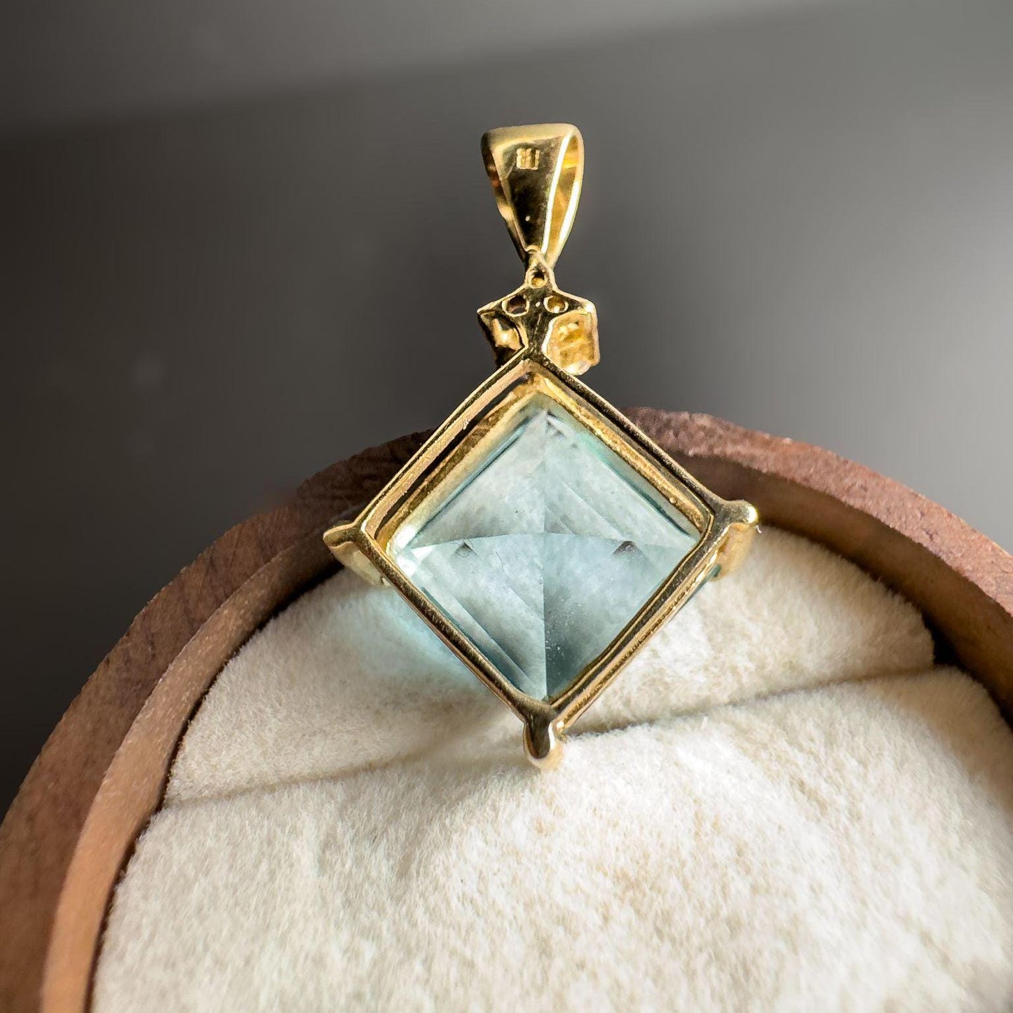 Very Pretty | 9ct | 9k Gold | Blue Topaz & Diamond Pendant | Hallmarked |