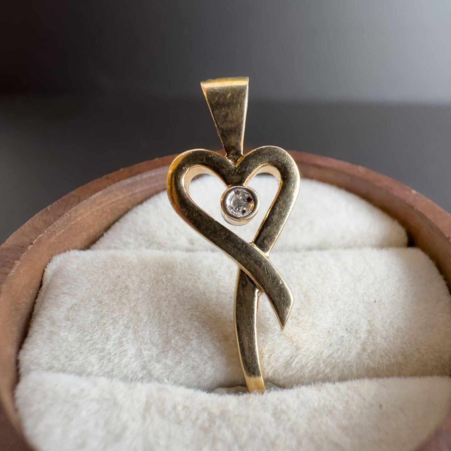 Very Pretty | 9ct | 9k Gold | Vintage | Diamond Set Open Heart Ribbon Drop Pendant | Hallmarked |