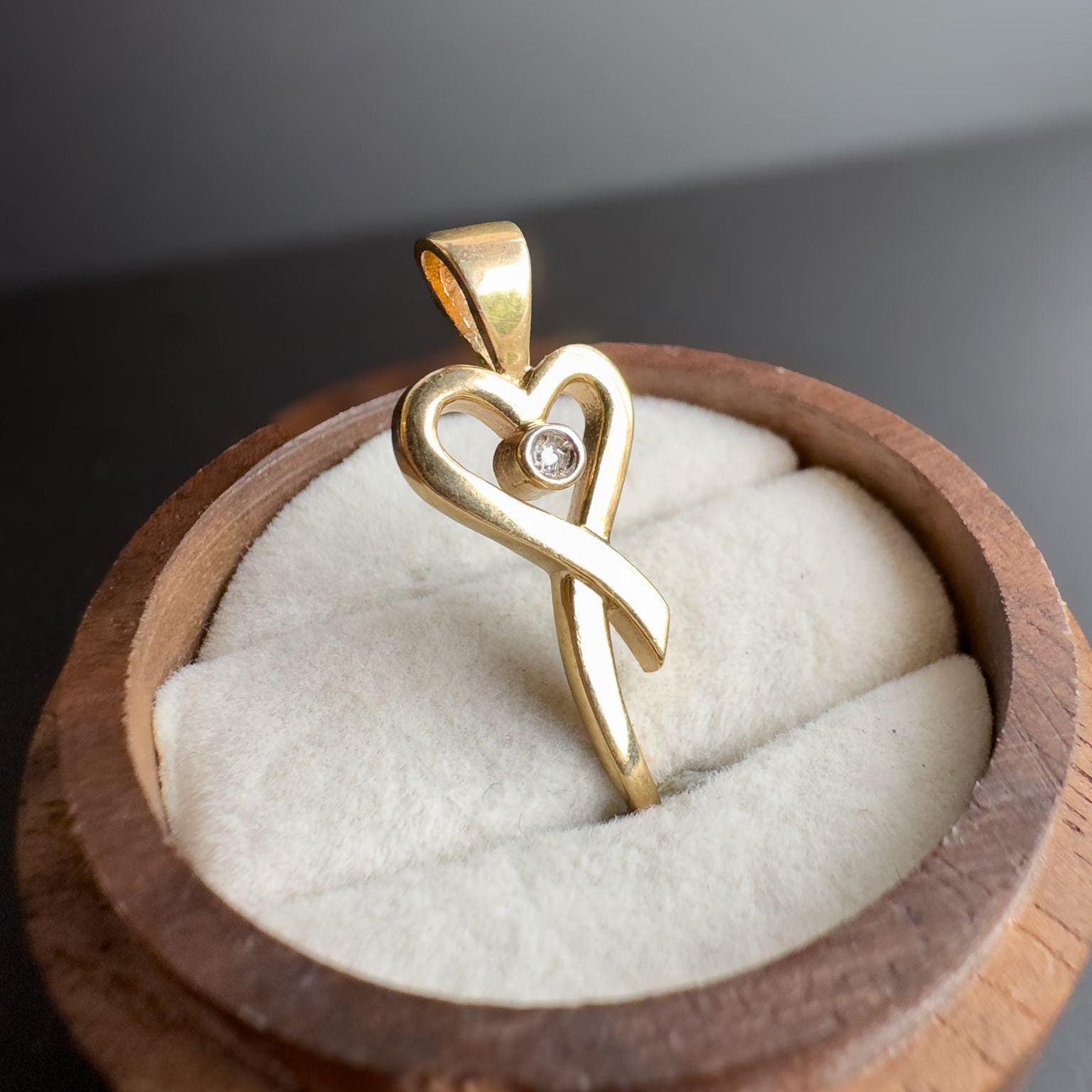 Very Pretty | 9ct | 9k Gold | Vintage | Diamond Set Open Heart Ribbon Drop Pendant | Hallmarked |