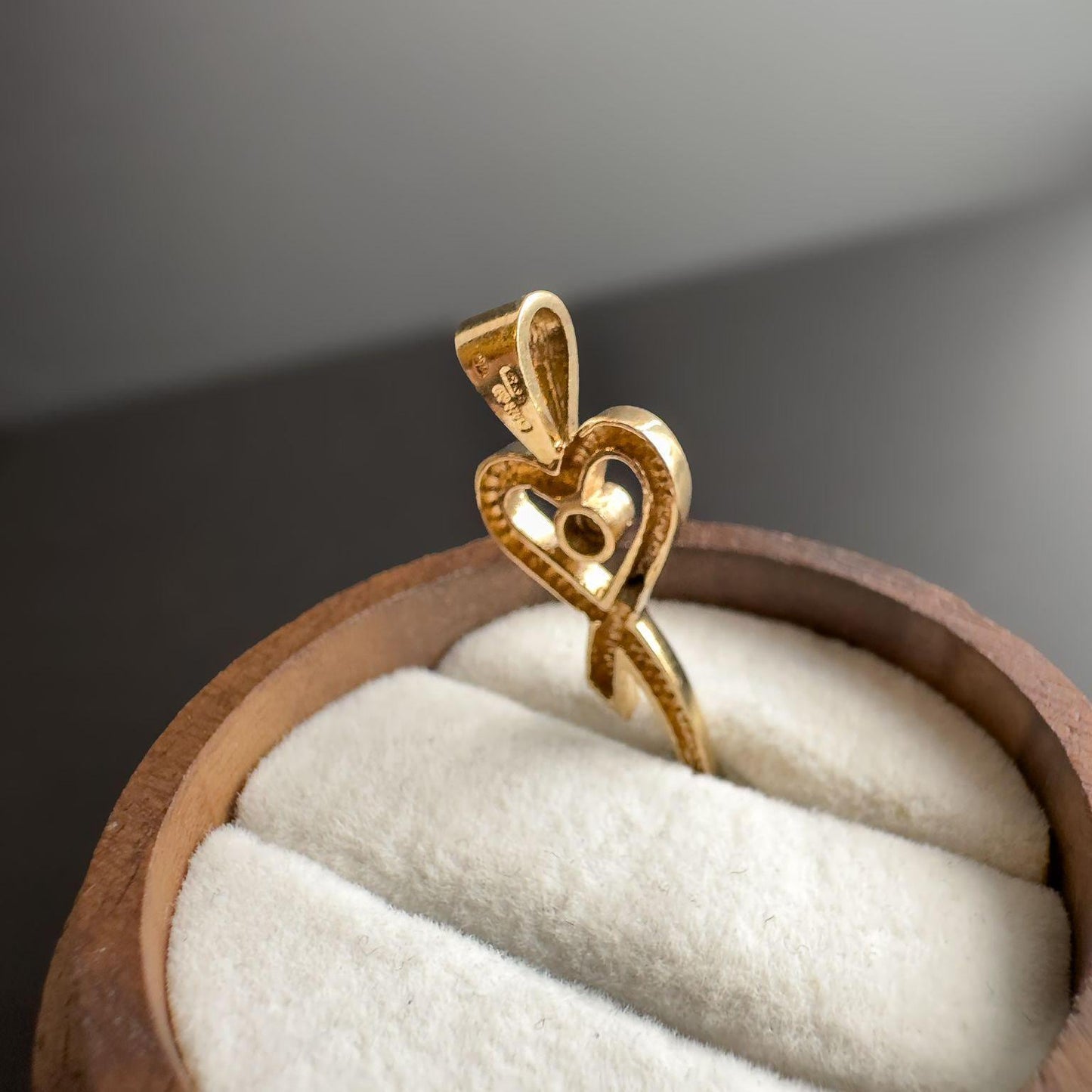 Very Pretty | 9ct | 9k Gold | Vintage | Diamond Set Open Heart Ribbon Drop Pendant | Hallmarked |