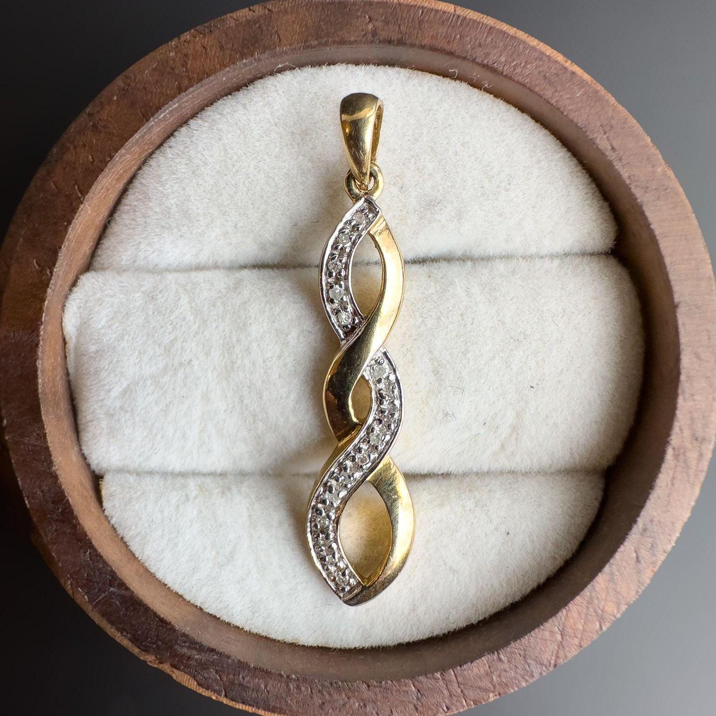 9ct | 9k Yellow Gold | Infinity Style Diamond Twist Drop Pendant | Hallmarked |