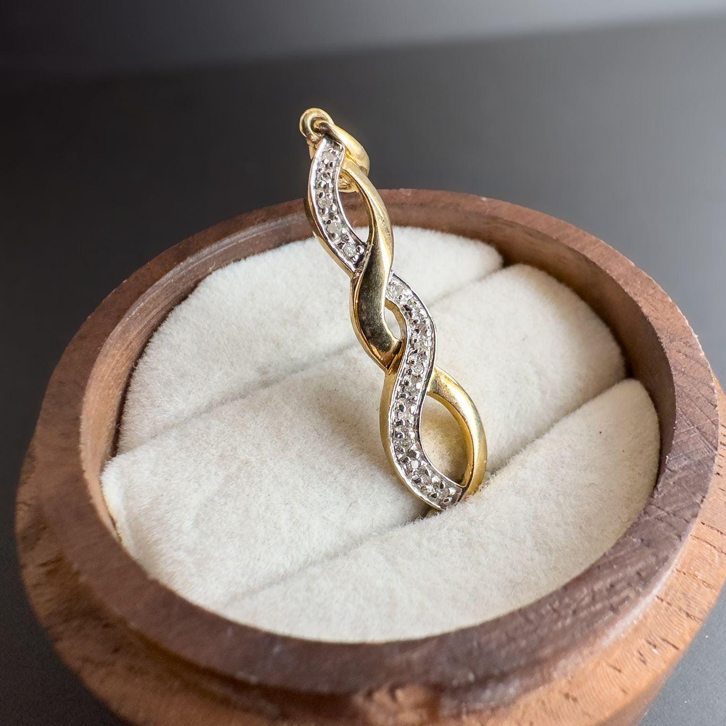 9ct | 9k Yellow Gold | Infinity Style Diamond Twist Drop Pendant | Hallmarked |