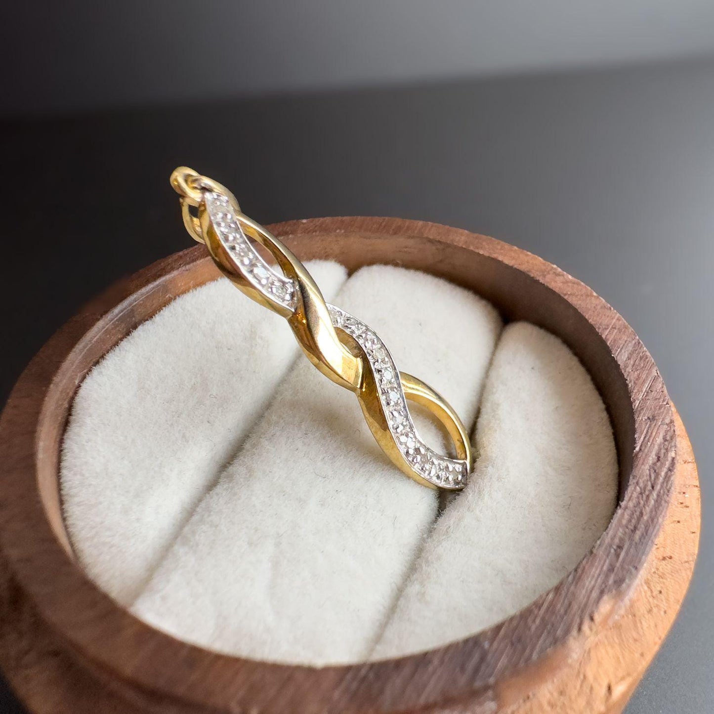 9ct | 9k Yellow Gold | Infinity Style Diamond Twist Drop Pendant | Hallmarked |
